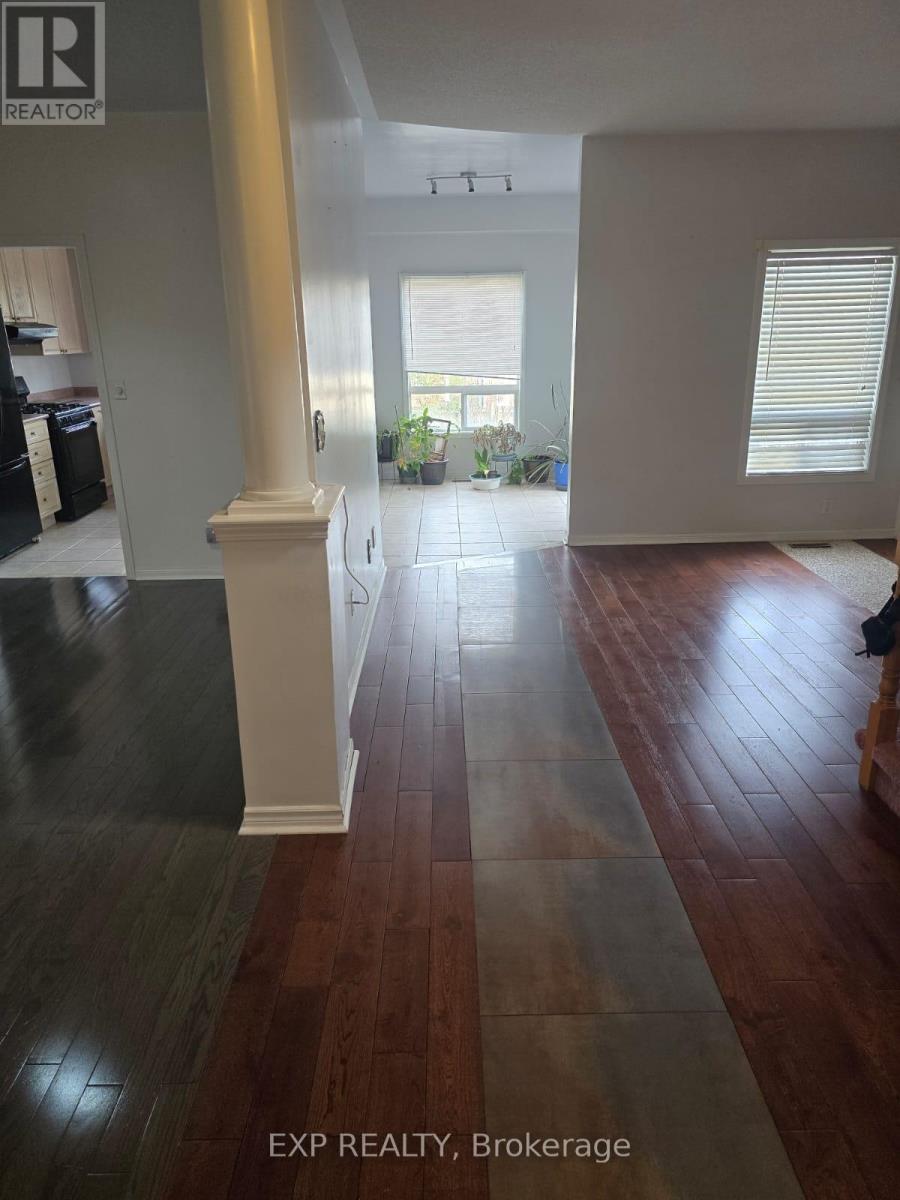 17 Pitfield Avenue, Whitby, Ontario  L1R 2P7 - Photo 2 - E12136057