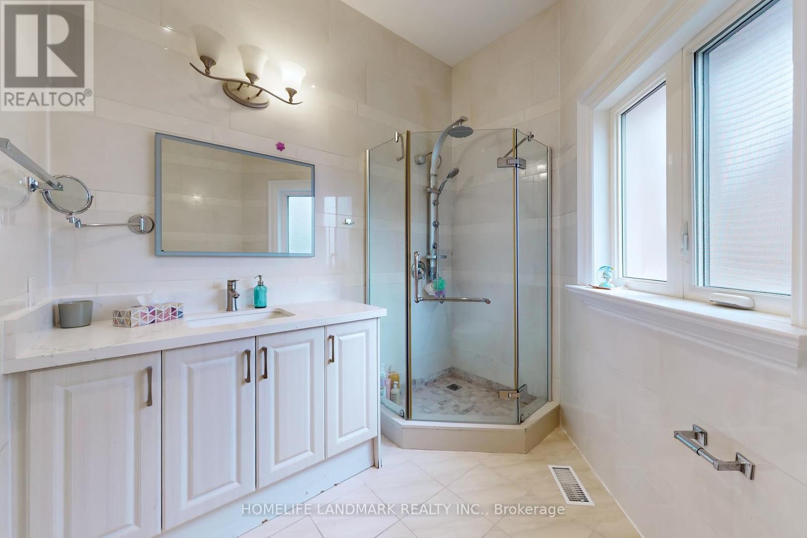 5 Long Hill Drive, Richmond Hill (Jefferson), Ontario  L4E 3M5 - Photo 26 - N12136042