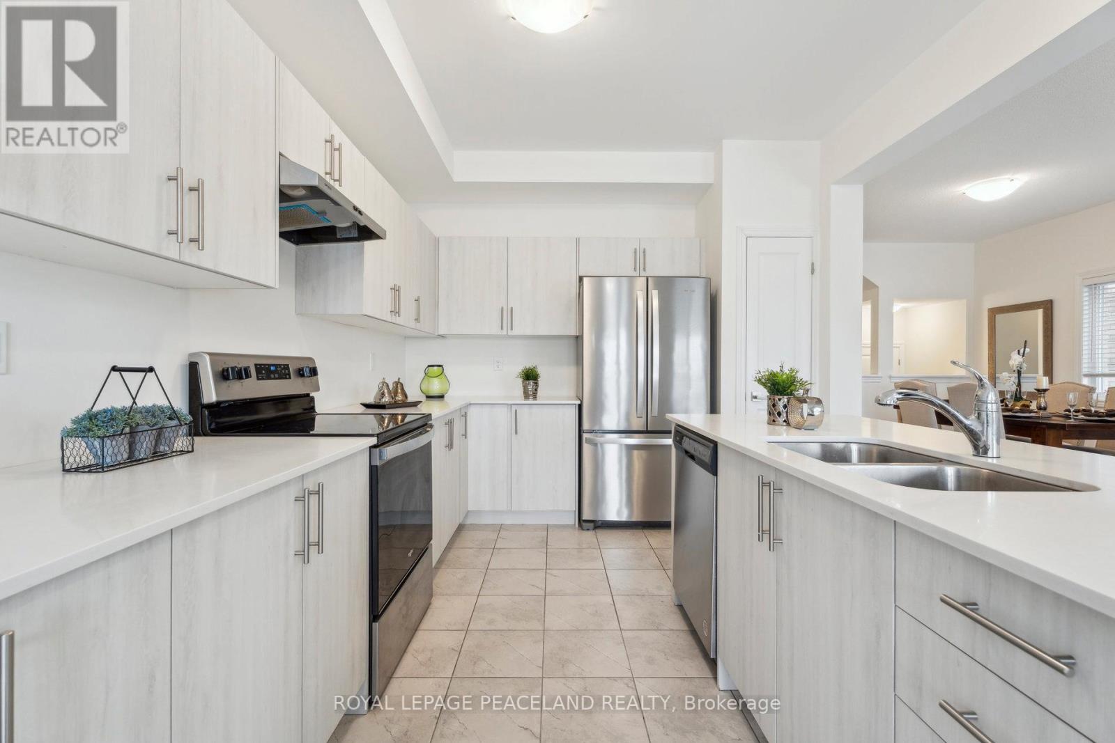 15 Harvest Crescent, Barrie, Ontario  L9J 0T3 - Photo 11 - S12136063