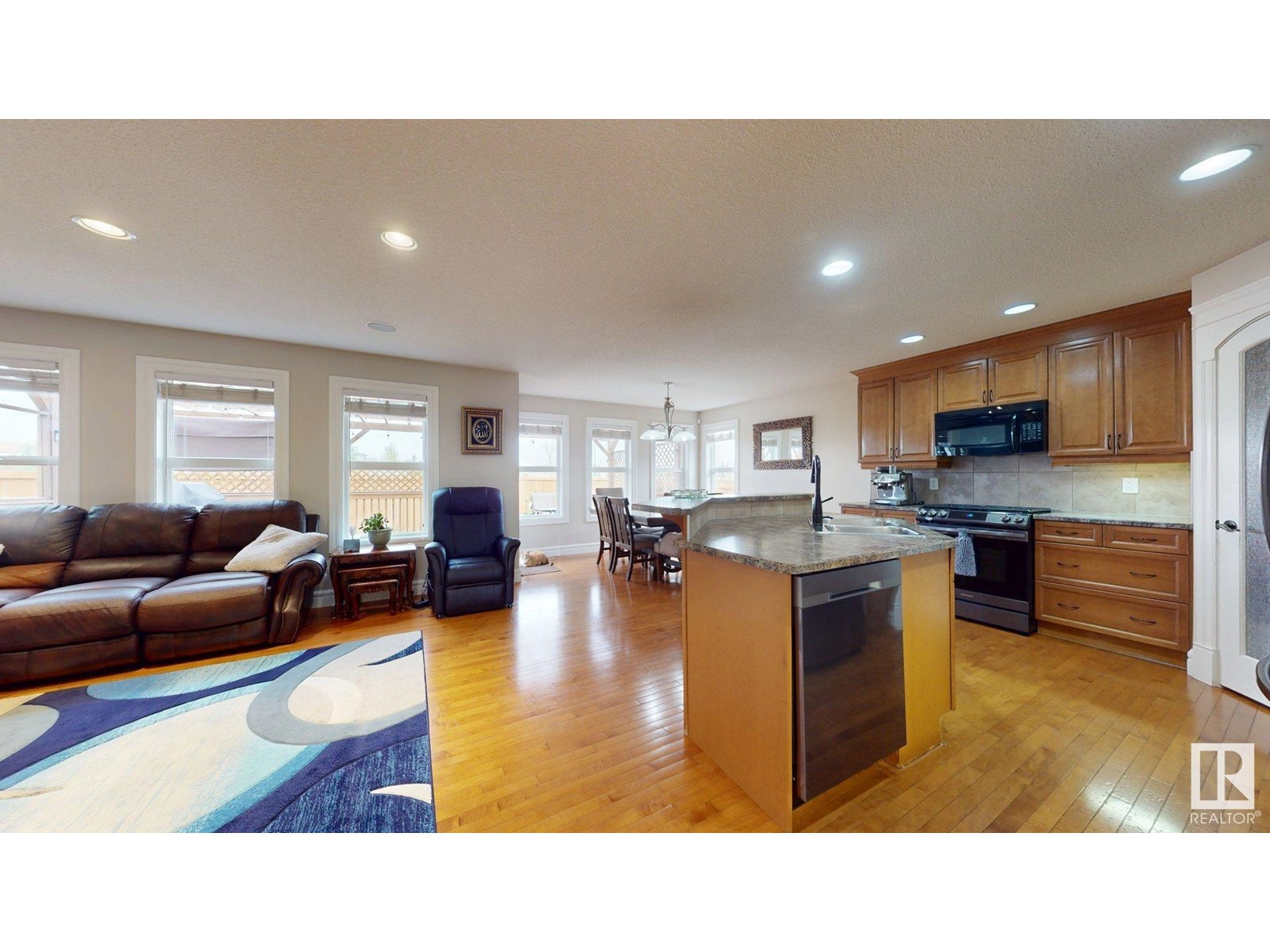 Property at 4224 157 AV NW NW image 3