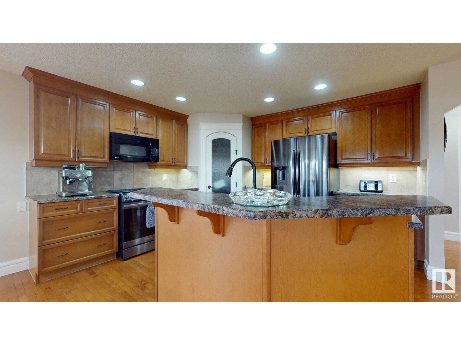 Property at 4224 157 AV NW NW image 4