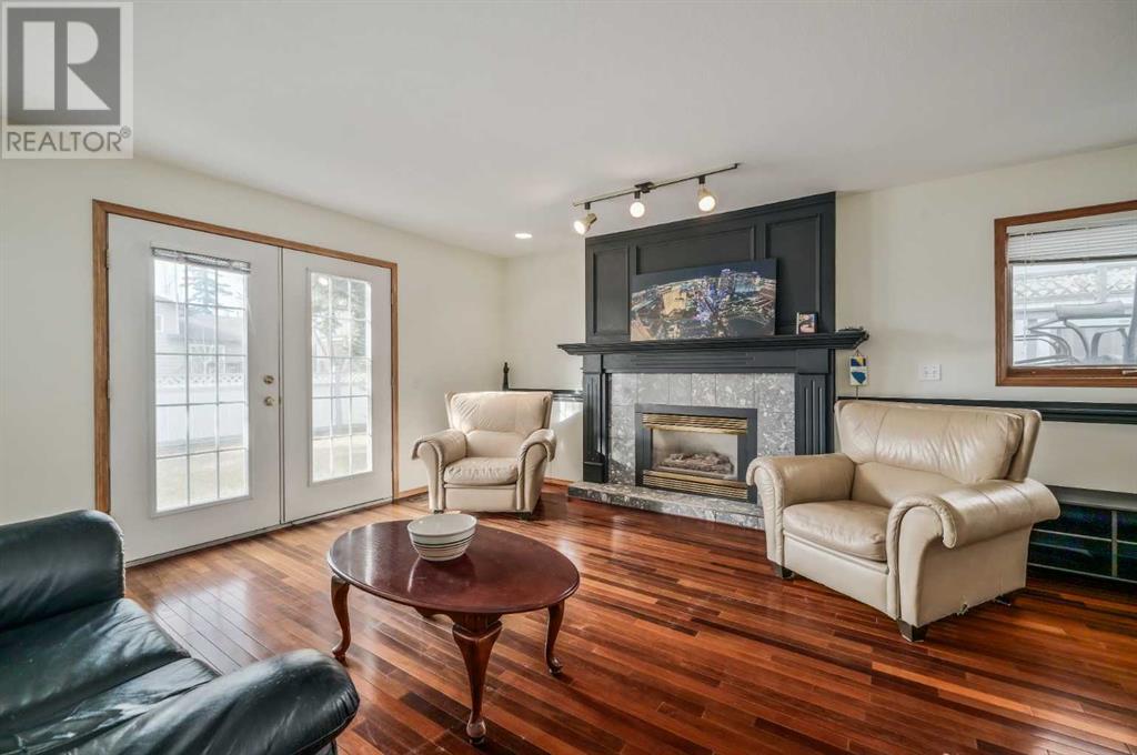 63 Woodford Court, Calgary, Alberta  T2W 5Y3 - Photo 9 - A2205790
