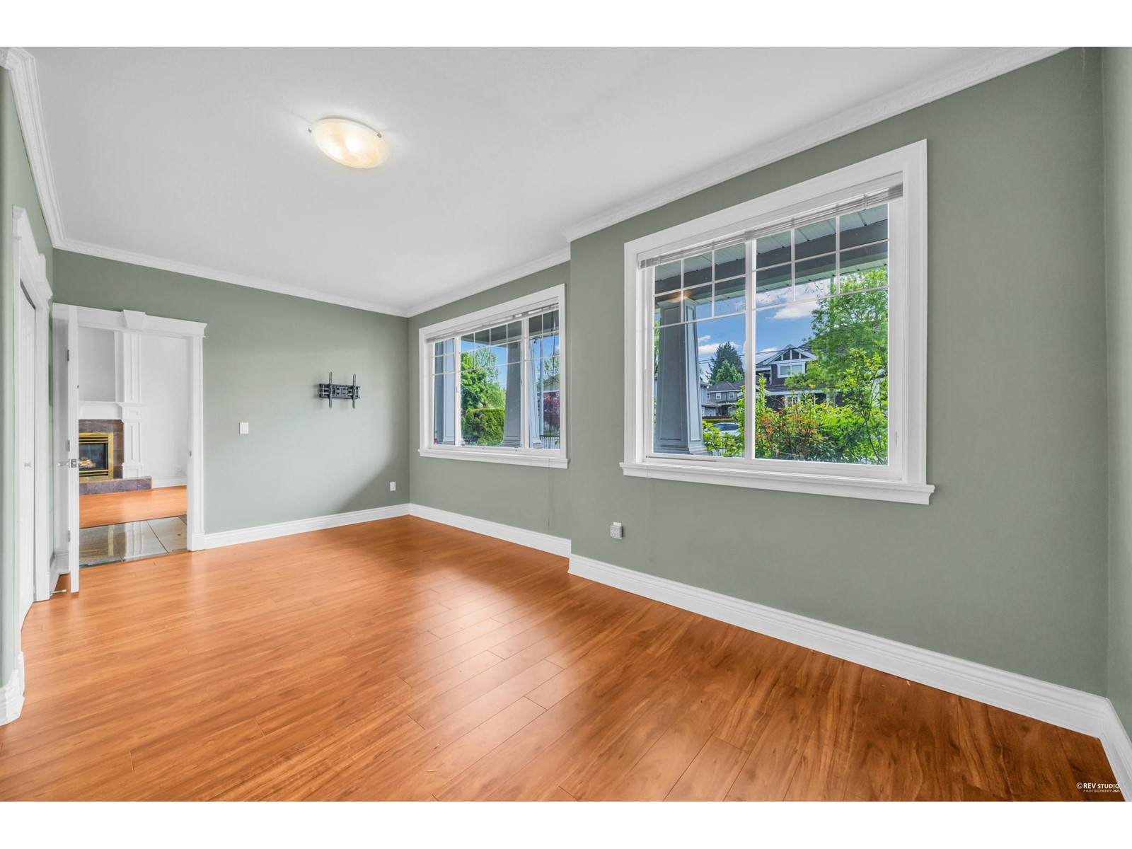 Property at 15423 112 AVENUE image 2