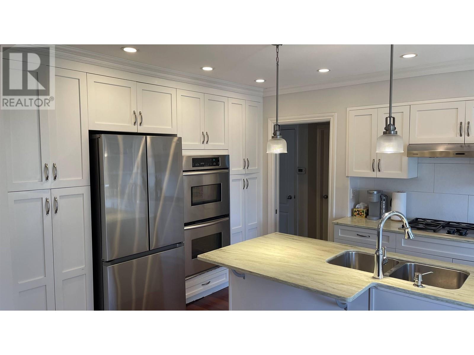 816 E 52nd Avenue, Vancouver, British Columbia  V5X 1H2 - Photo 2 - R3000429