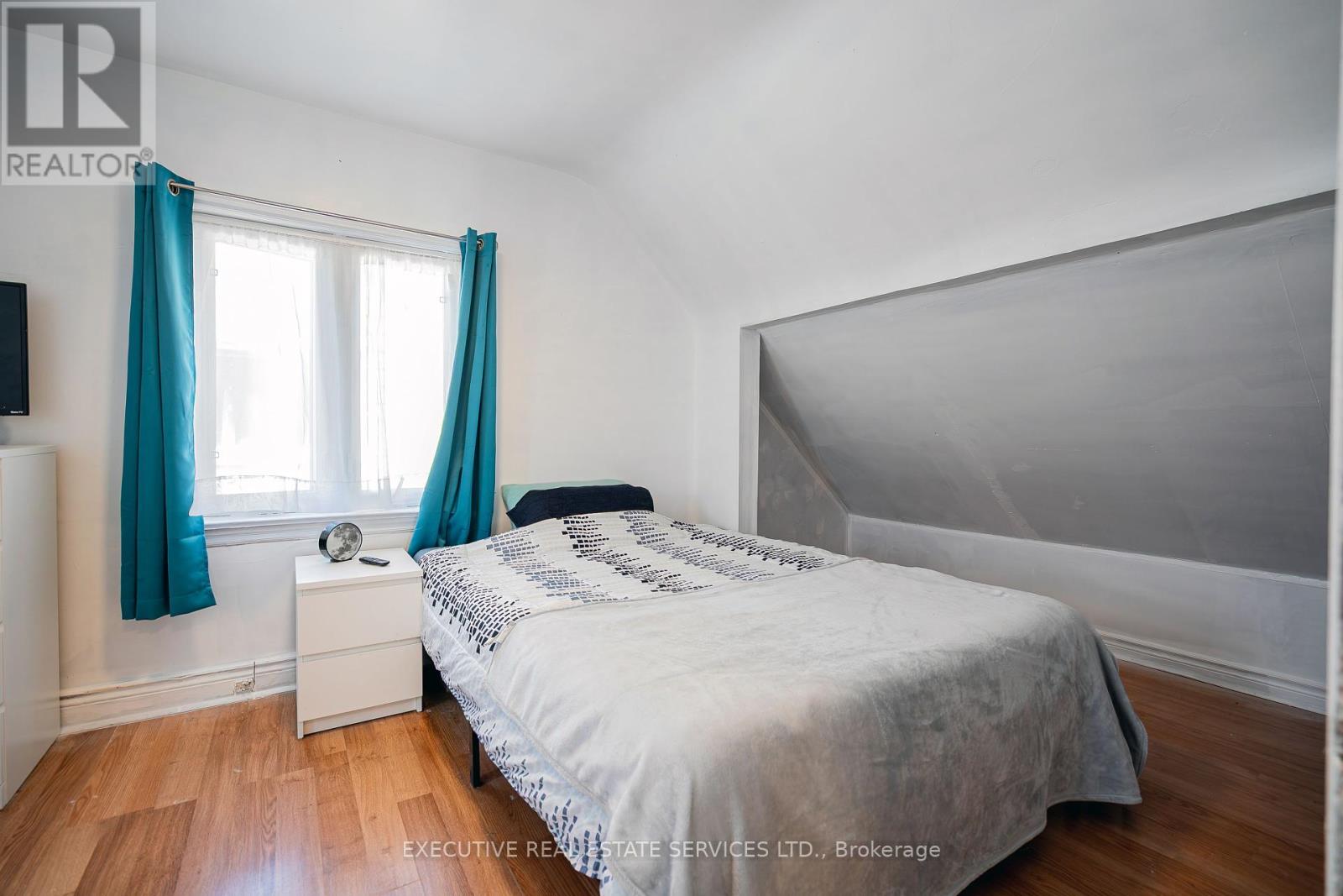 49 Trethewey Drive, Toronto, Ontario  M6M 4B1 - Photo 22 - W12136045