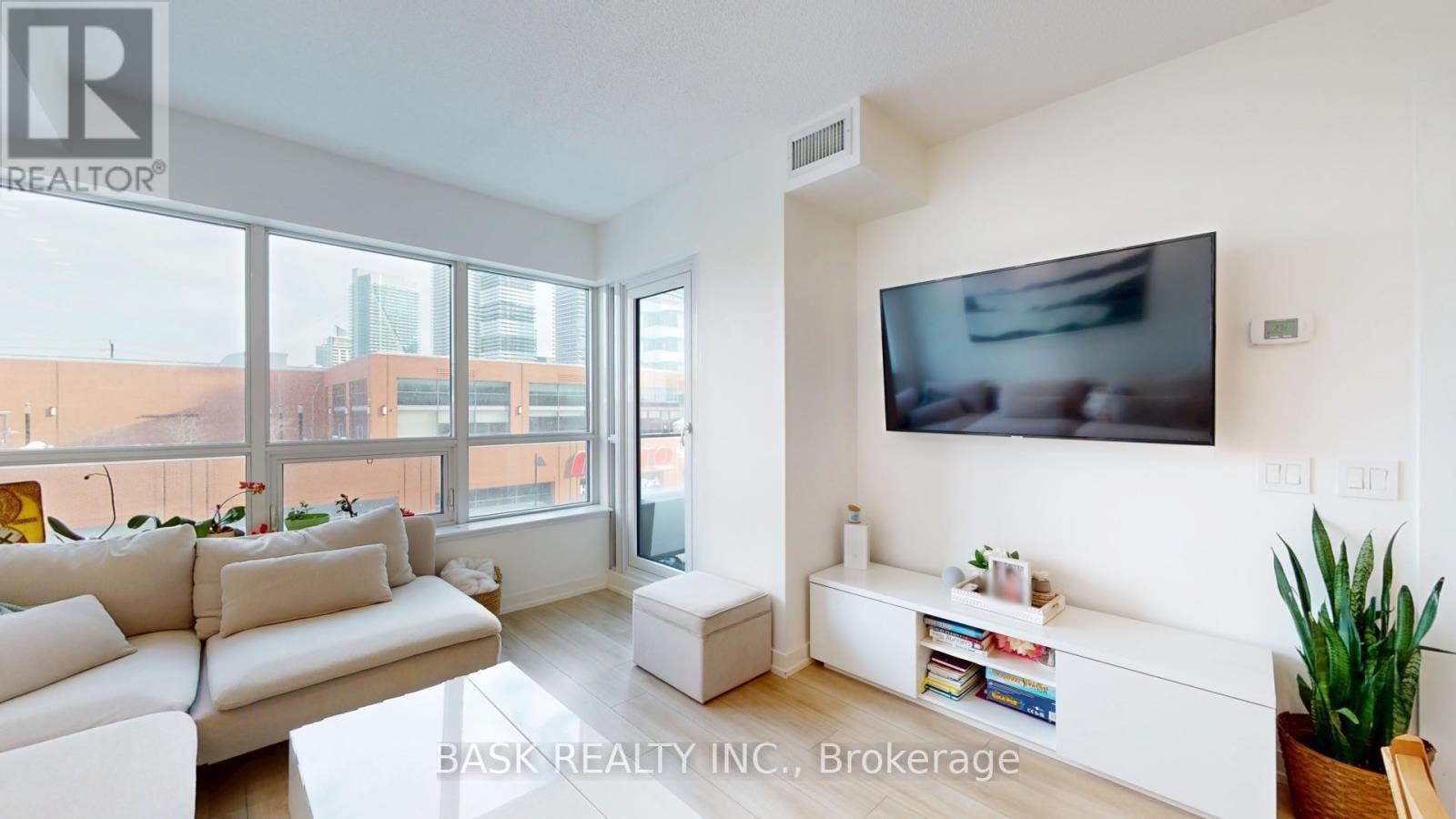 406 - 2220 Lake Shore Boulevard W, Toronto, Ontario  M8V 0C1 - Photo 8 - W12136050