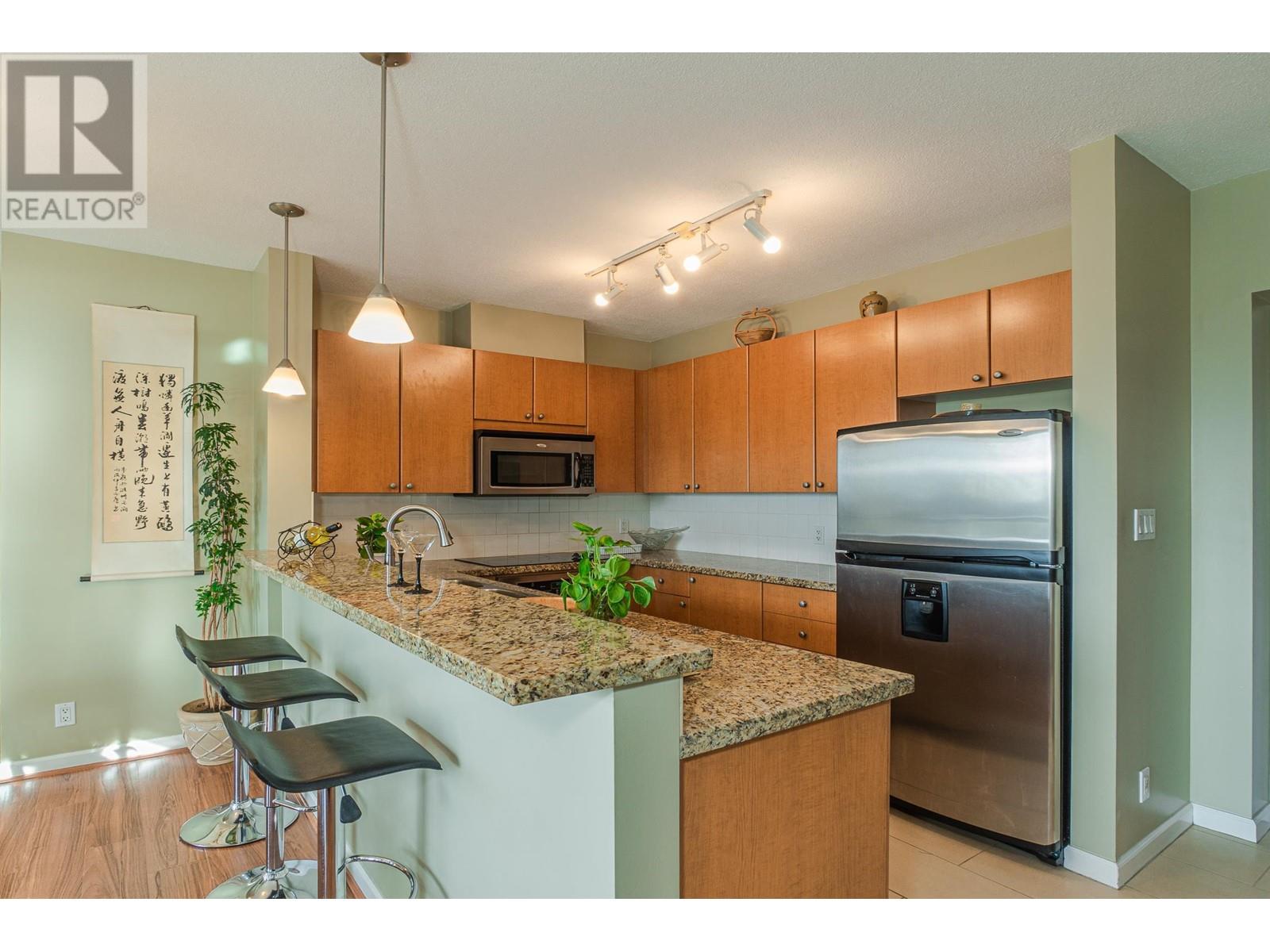 Listing Picture 7 of 27 : 1202 15 E ROYAL AVENUE, New Westminster / 新西敏 - 魯藝地產 Yvonne Lu Group - MLS Medallion Club Member