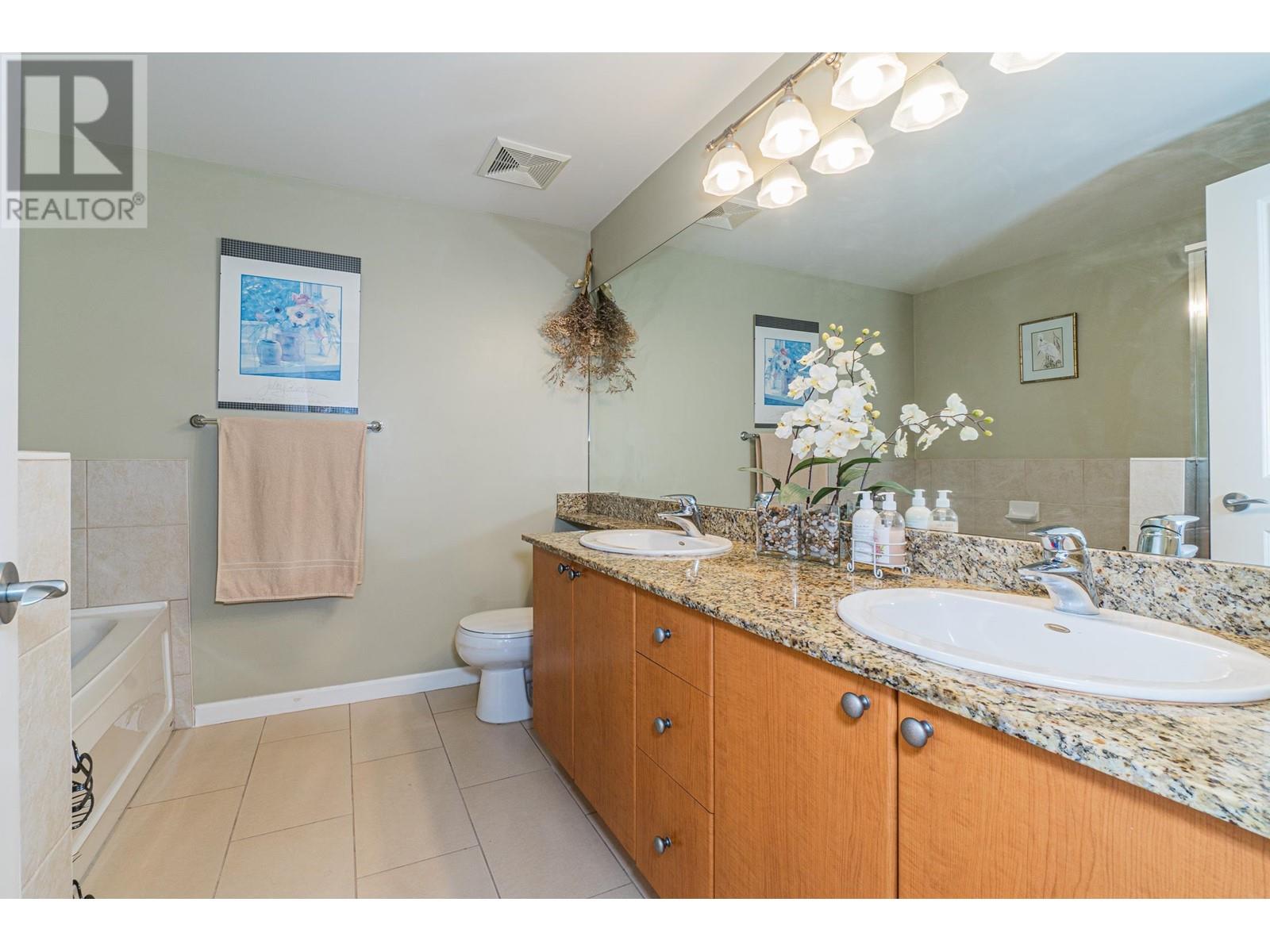 Listing Picture 13 of 27 : 1202 15 E ROYAL AVENUE, New Westminster / 新西敏 - 魯藝地產 Yvonne Lu Group - MLS Medallion Club Member