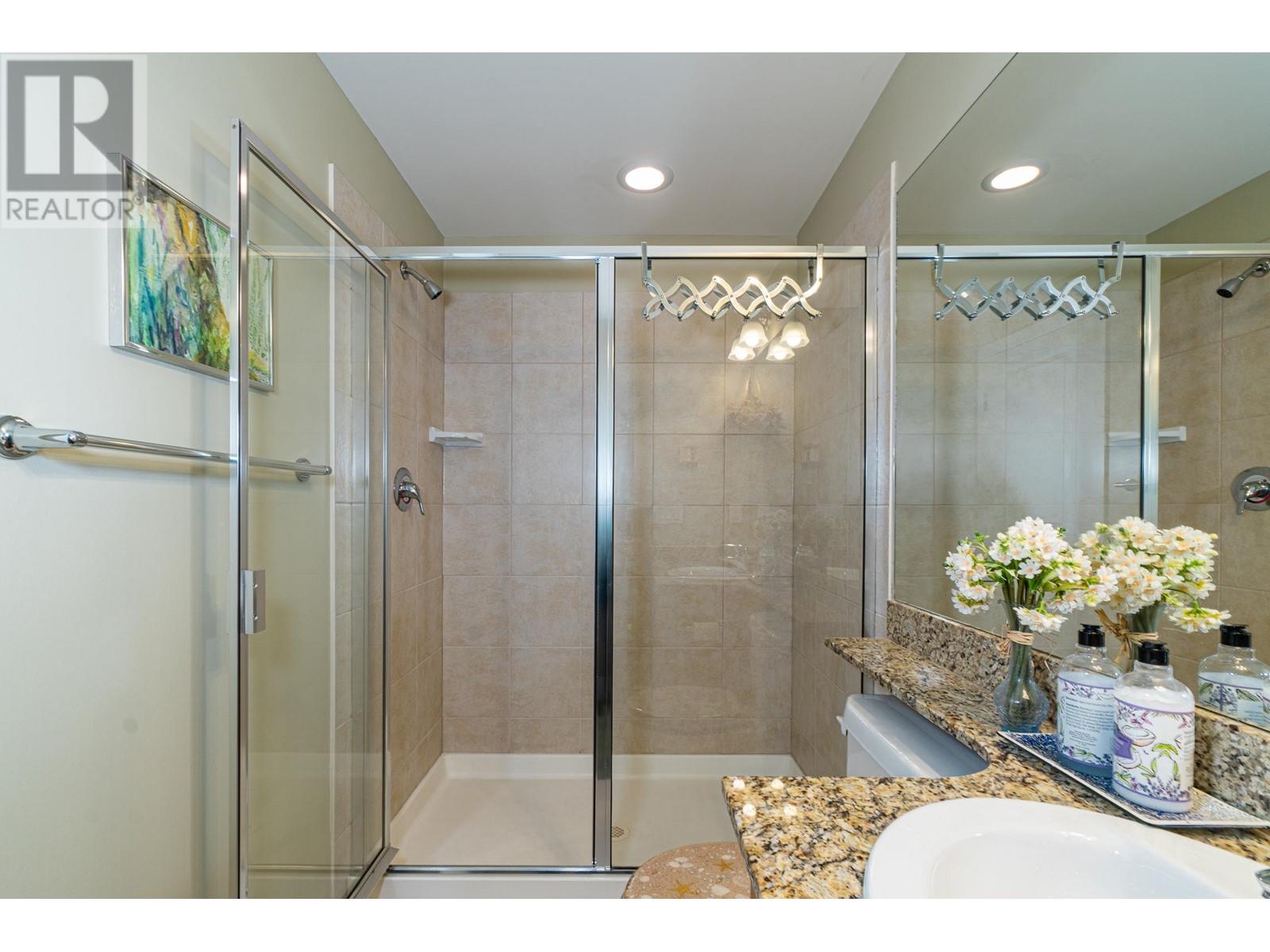 Listing Picture 16 of 27 : 1202 15 E ROYAL AVENUE, New Westminster / 新西敏 - 魯藝地產 Yvonne Lu Group - MLS Medallion Club Member