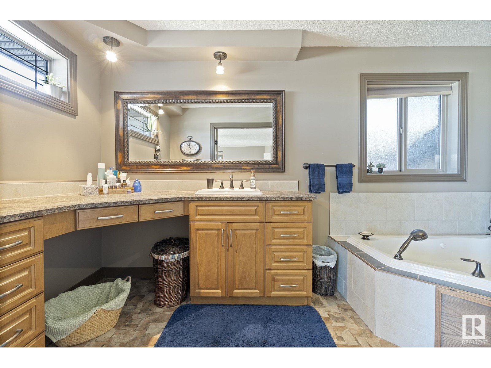 Property at 1 DILLWORTH CR image 5