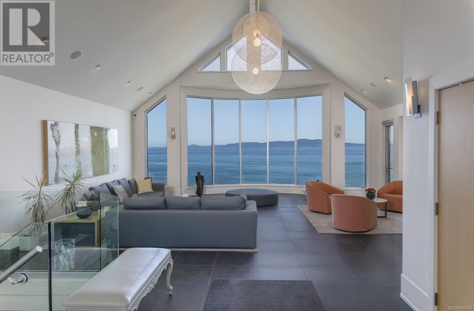 2950 Phyllis St, Saanich, British Columbia  V8N 1Z1 - Photo 10 - 993078