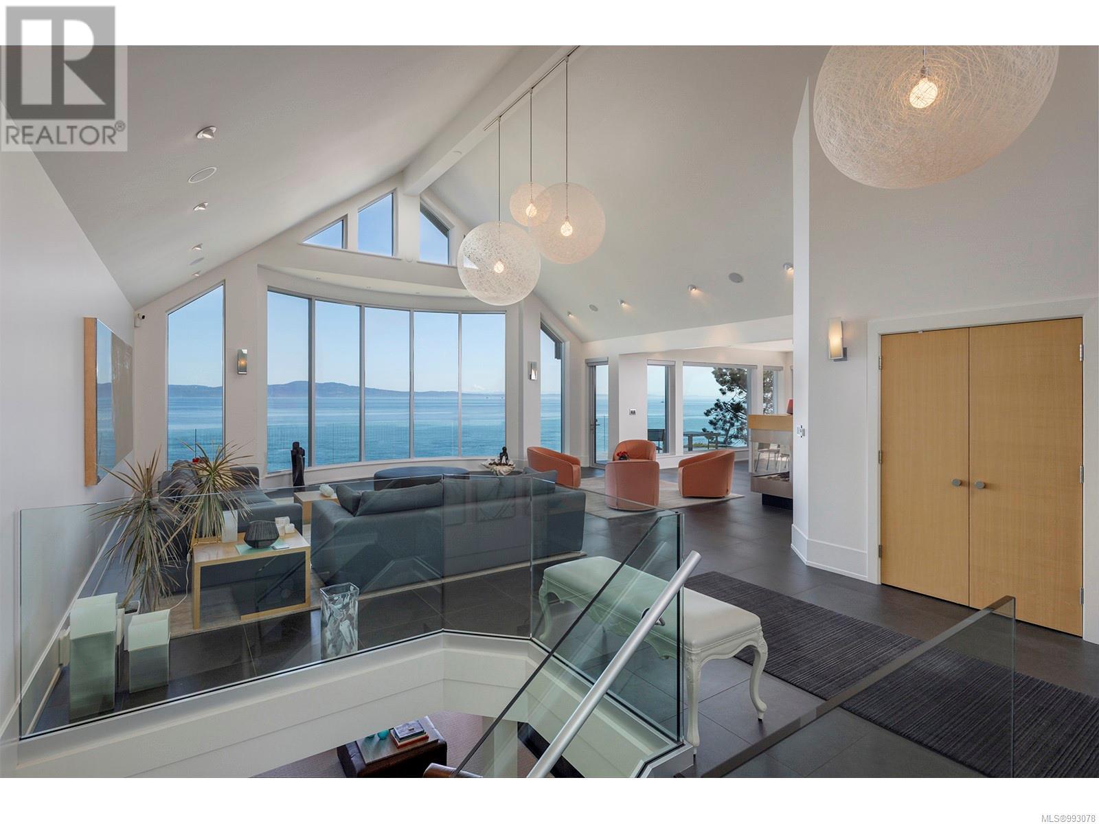 2950 Phyllis St, Saanich, British Columbia  V8N 1Z1 - Photo 22 - 993078