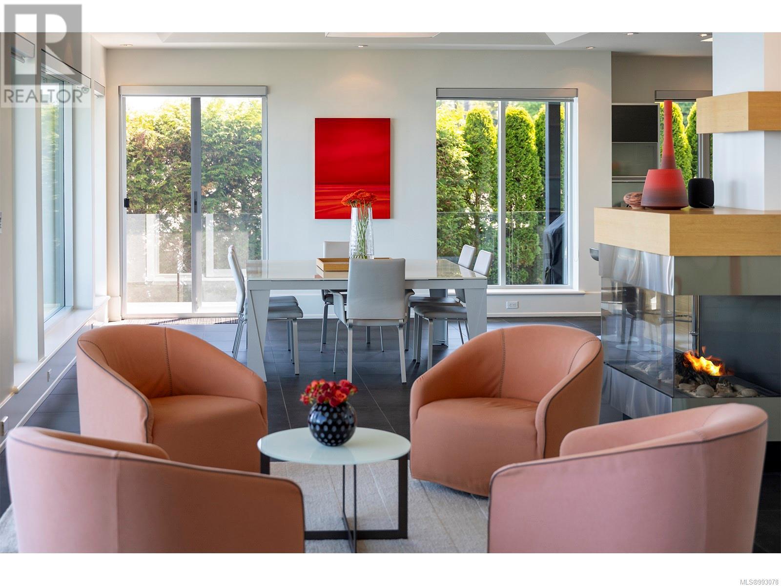 2950 Phyllis St, Saanich, British Columbia  V8N 1Z1 - Photo 23 - 993078