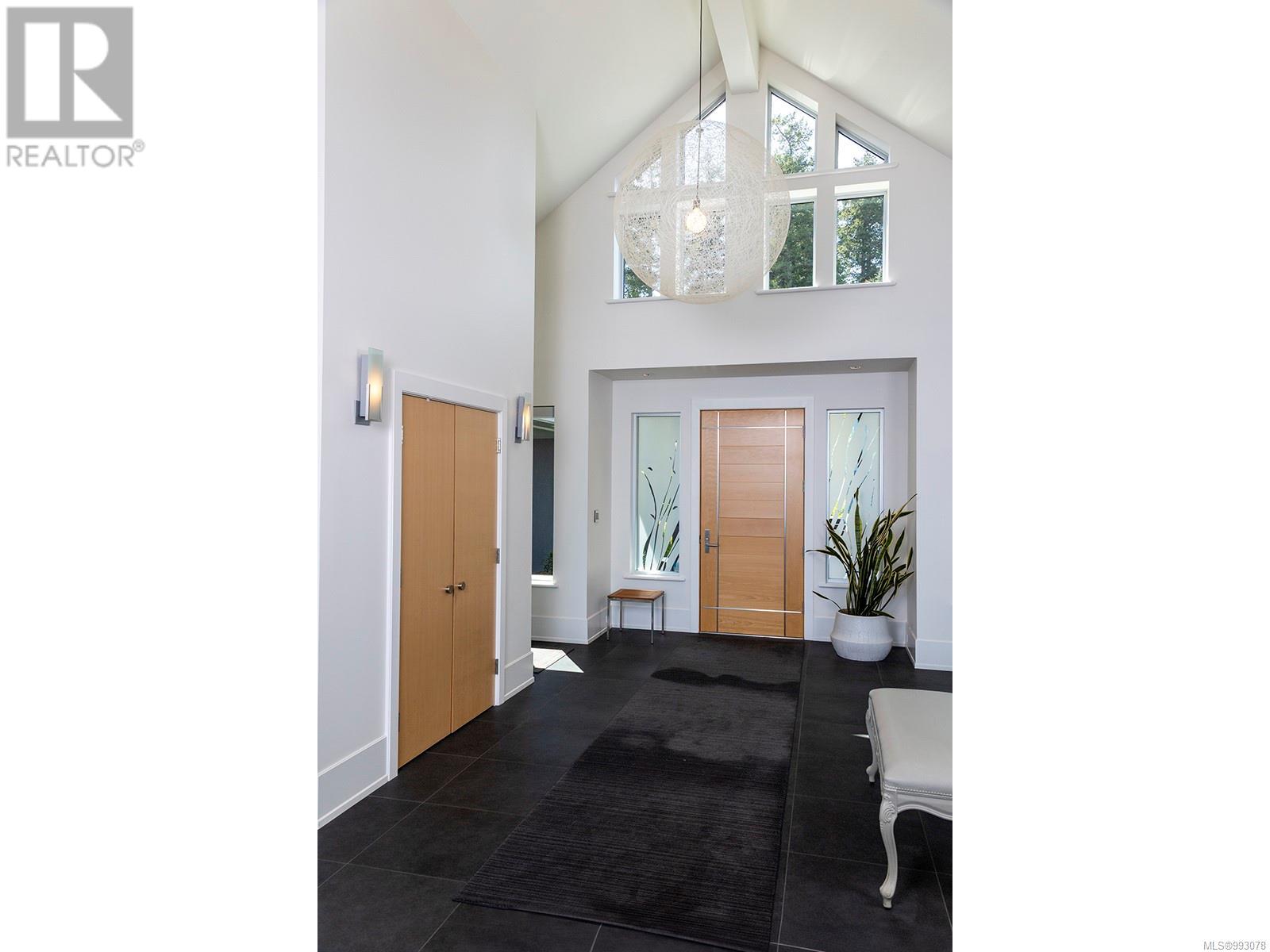 2950 Phyllis St, Saanich, British Columbia  V8N 1Z1 - Photo 26 - 993078