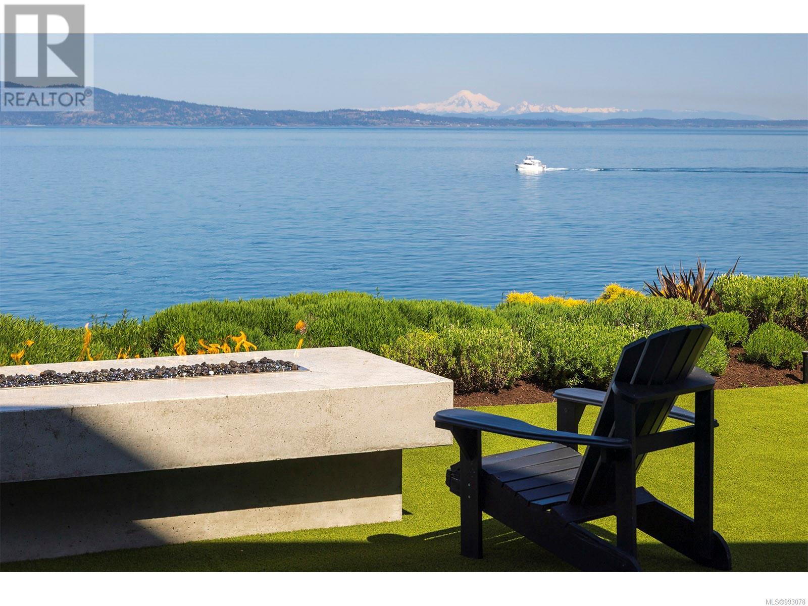 2950 Phyllis St, Saanich, British Columbia  V8N 1Z1 - Photo 32 - 993078
