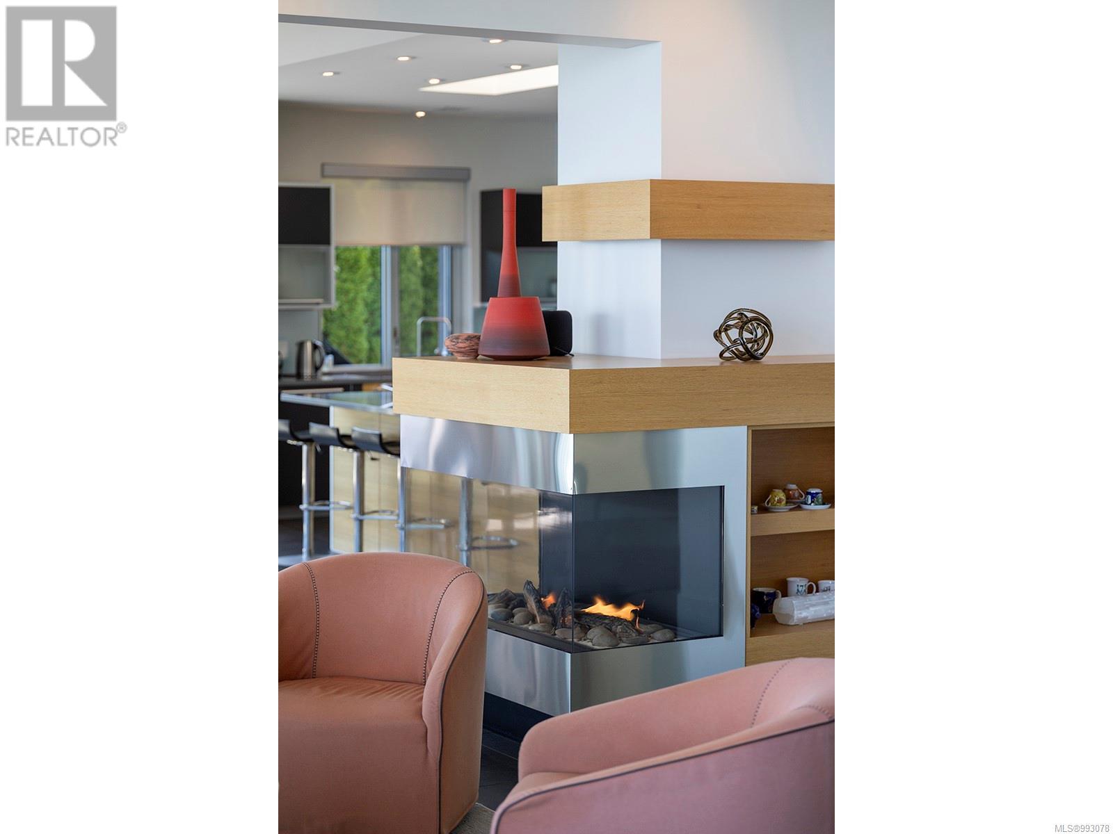 2950 Phyllis St, Saanich, British Columbia  V8N 1Z1 - Photo 35 - 993078