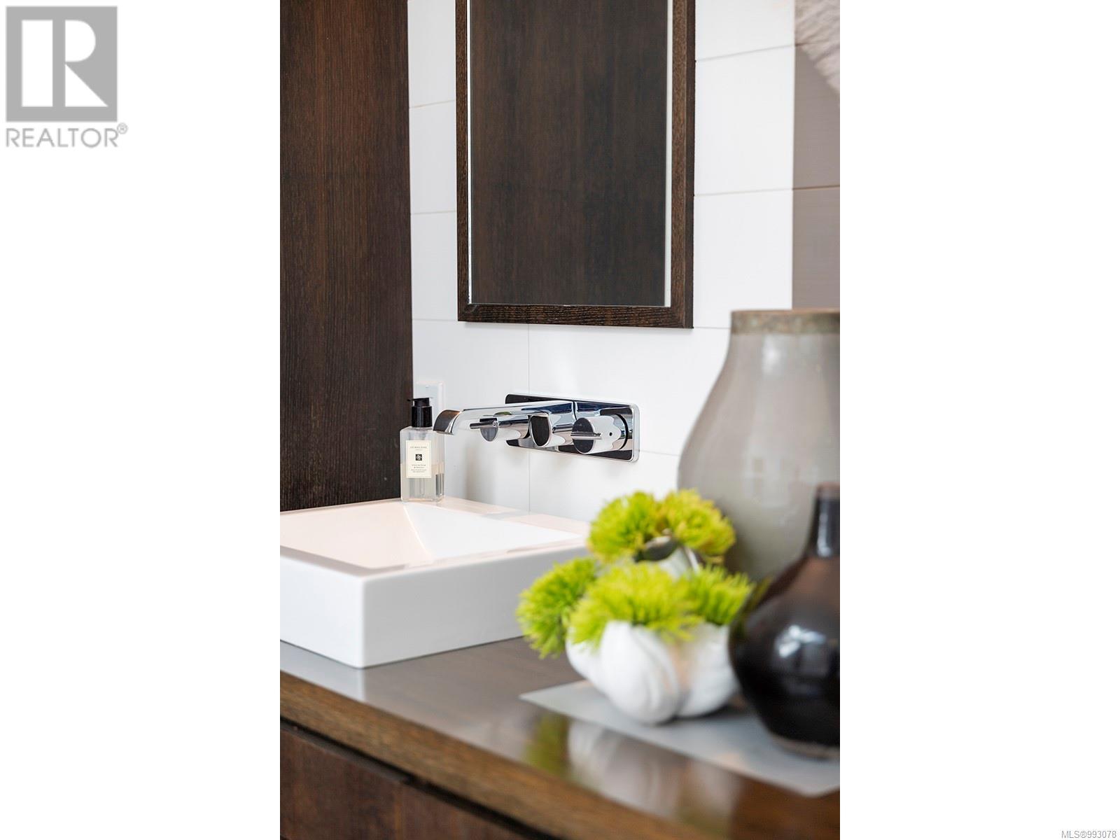 2950 Phyllis St, Saanich, British Columbia  V8N 1Z1 - Photo 45 - 993078