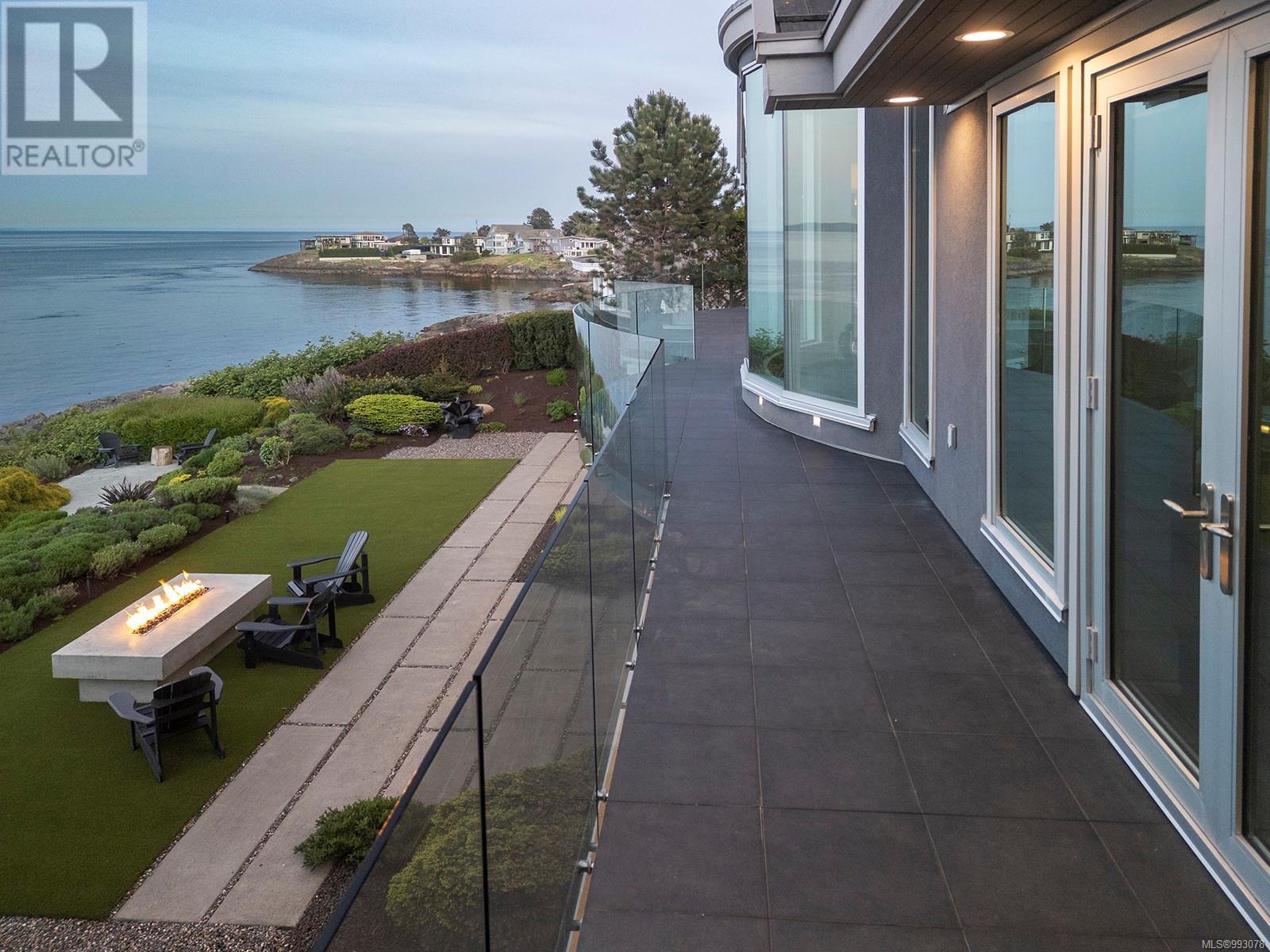 2950 Phyllis St, Saanich, British Columbia  V8N 1Z1 - Photo 48 - 993078