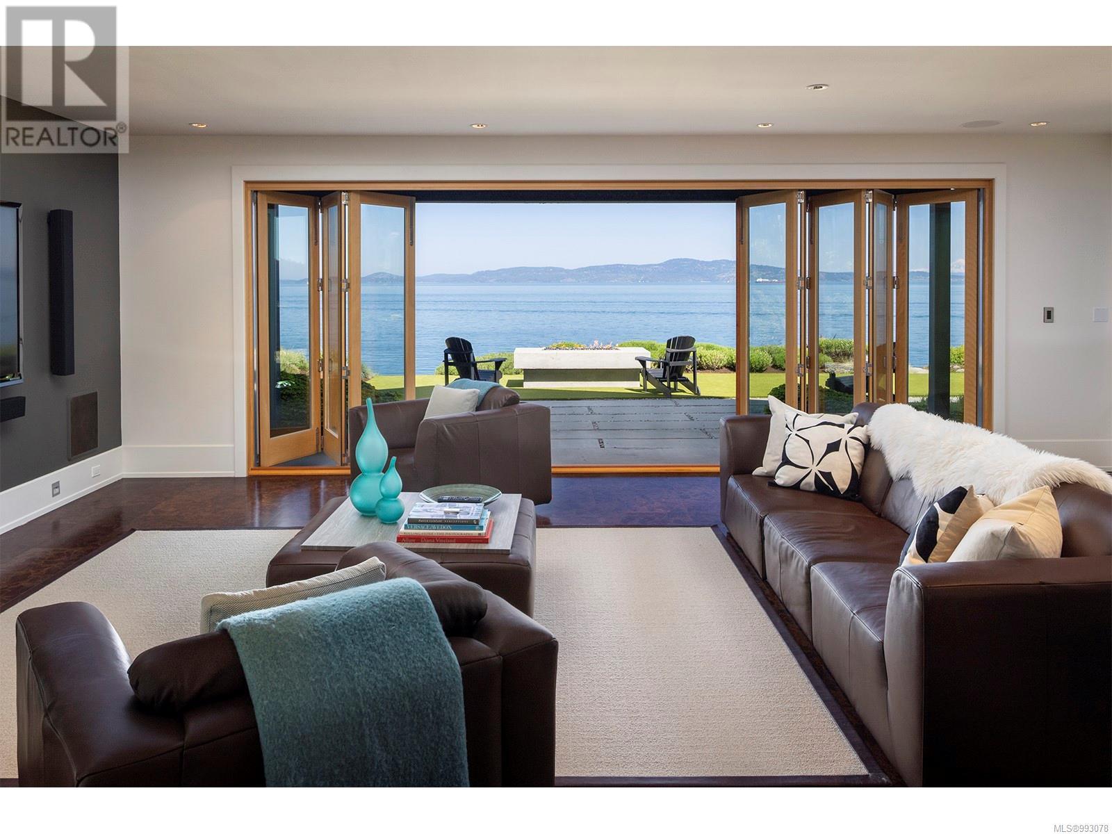 2950 Phyllis St, Saanich, British Columbia  V8N 1Z1 - Photo 51 - 993078