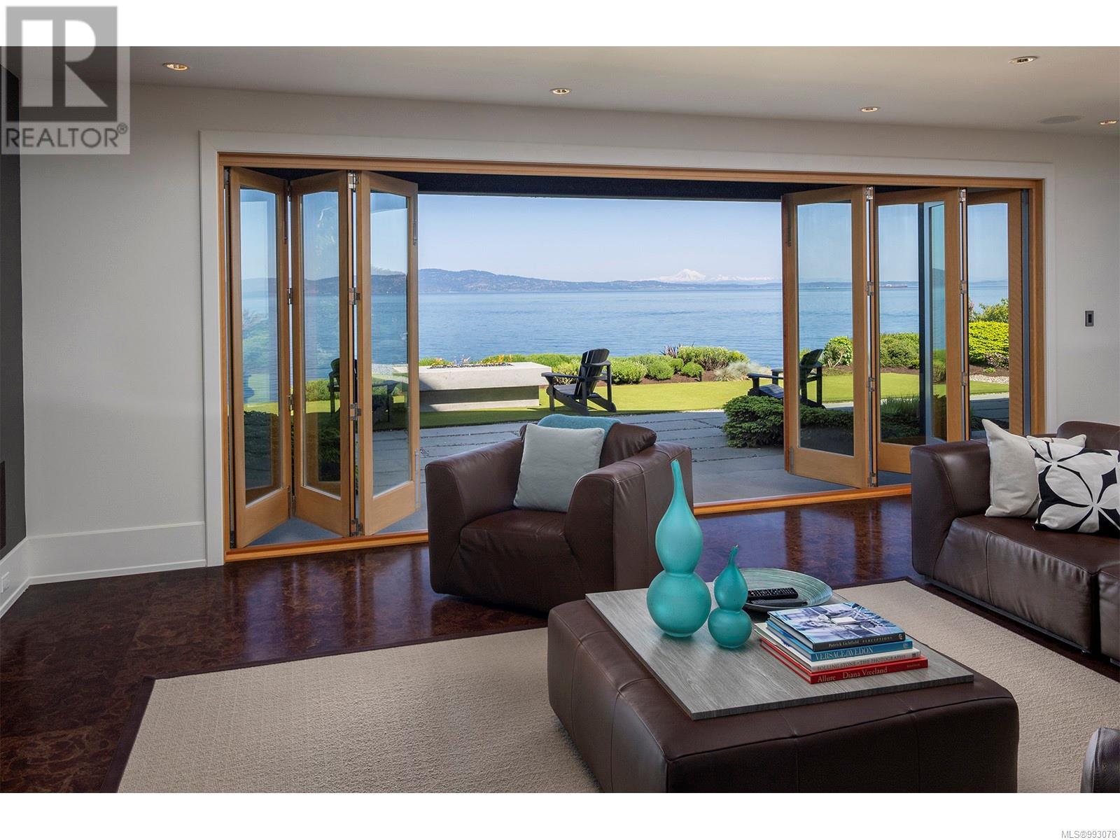 2950 Phyllis St, Saanich, British Columbia  V8N 1Z1 - Photo 52 - 993078