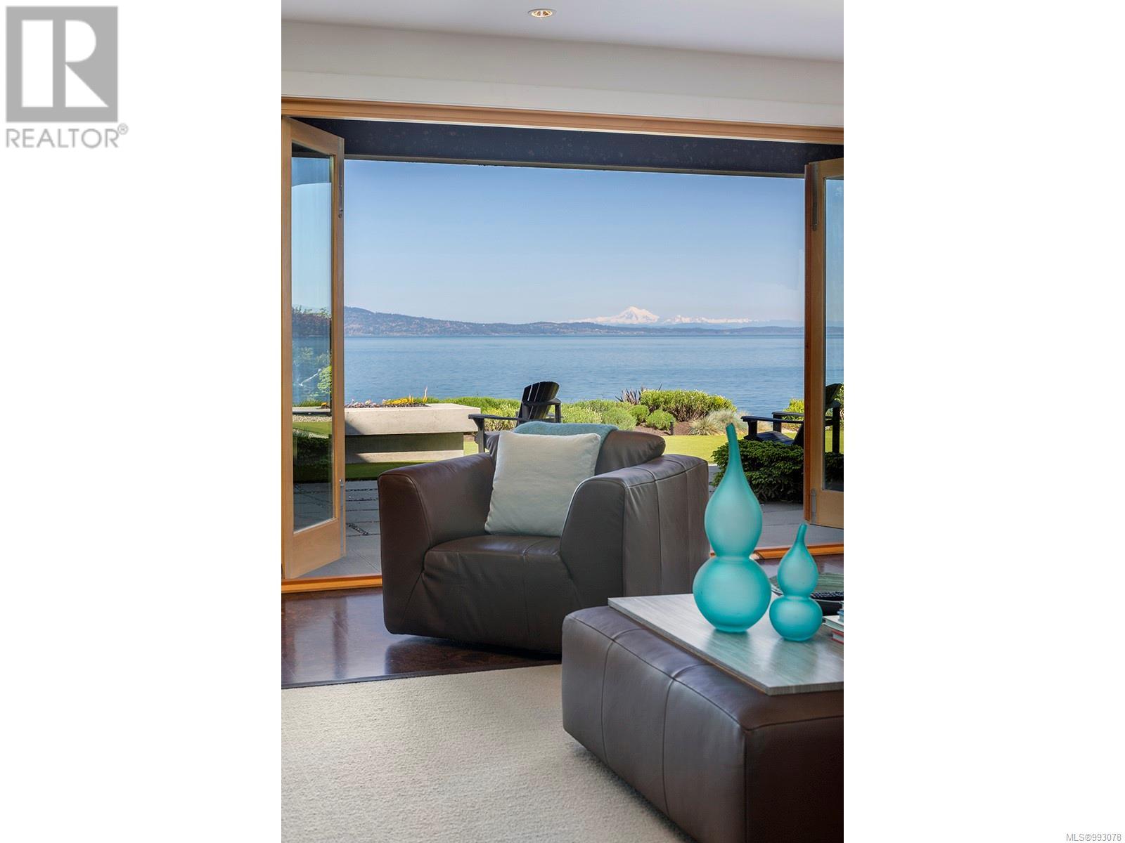 2950 Phyllis St, Saanich, British Columbia  V8N 1Z1 - Photo 53 - 993078