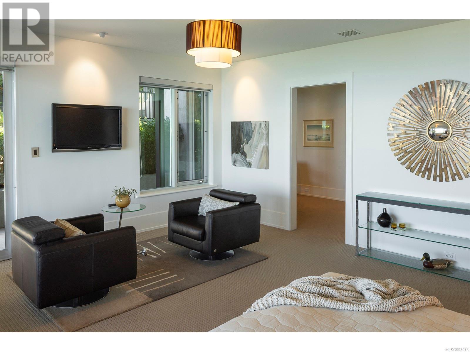 2950 Phyllis St, Saanich, British Columbia  V8N 1Z1 - Photo 63 - 993078