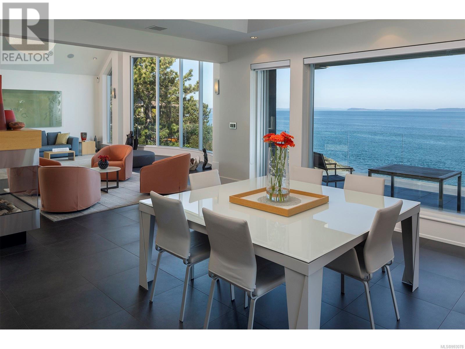 2950 Phyllis St, Saanich, British Columbia  V8N 1Z1 - Photo 8 - 993078