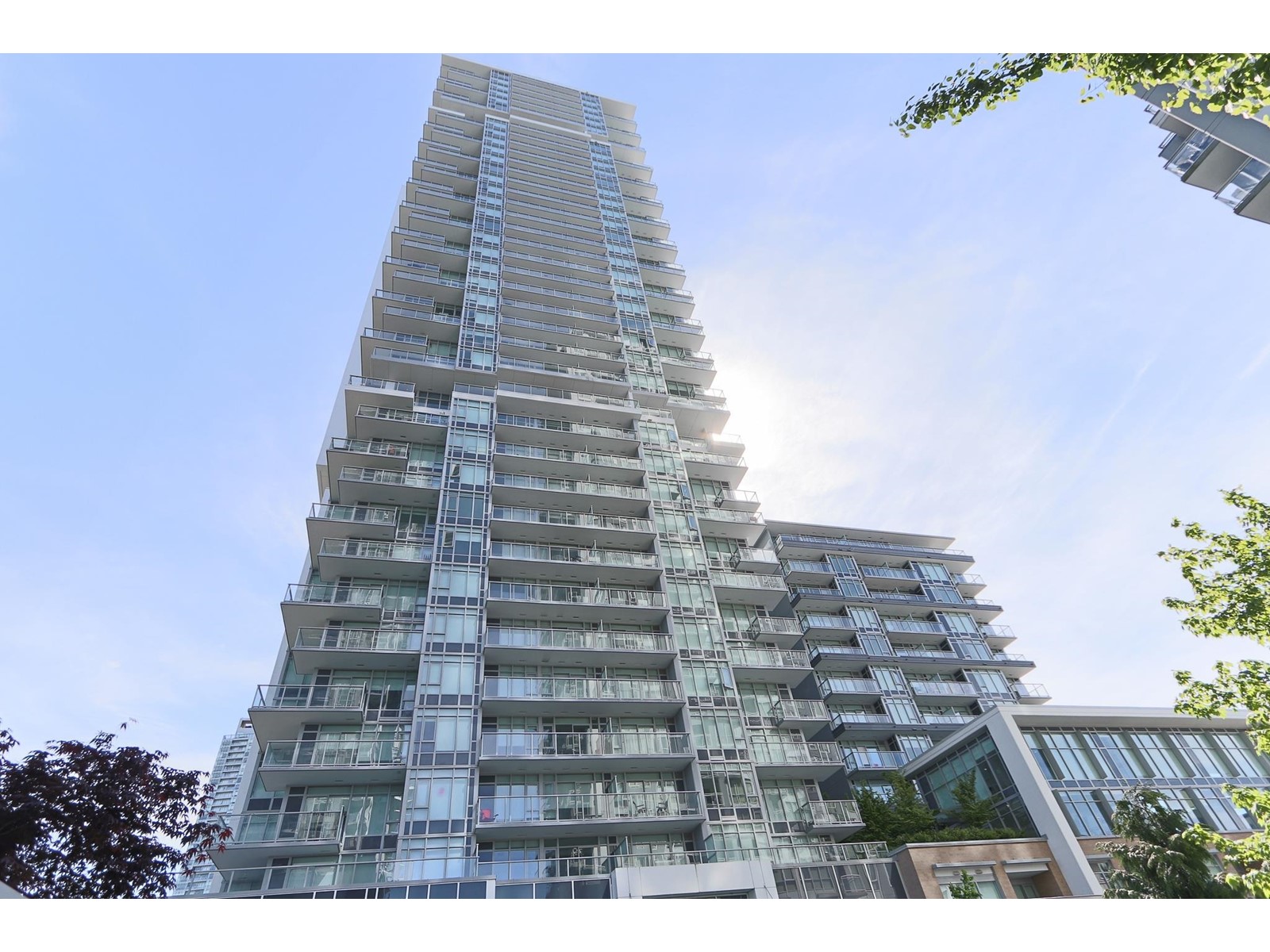 914 13350 Central Avenue, Surrey, British Columbia  V3T 0S1 - Photo 1 - R3000714