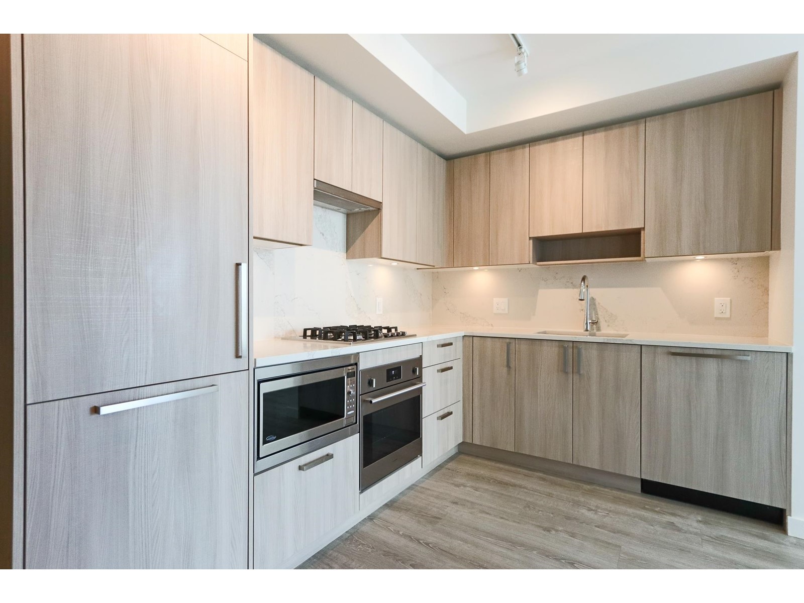 914 13350 Central Avenue, Surrey, British Columbia  V3T 0S1 - Photo 6 - R3000714