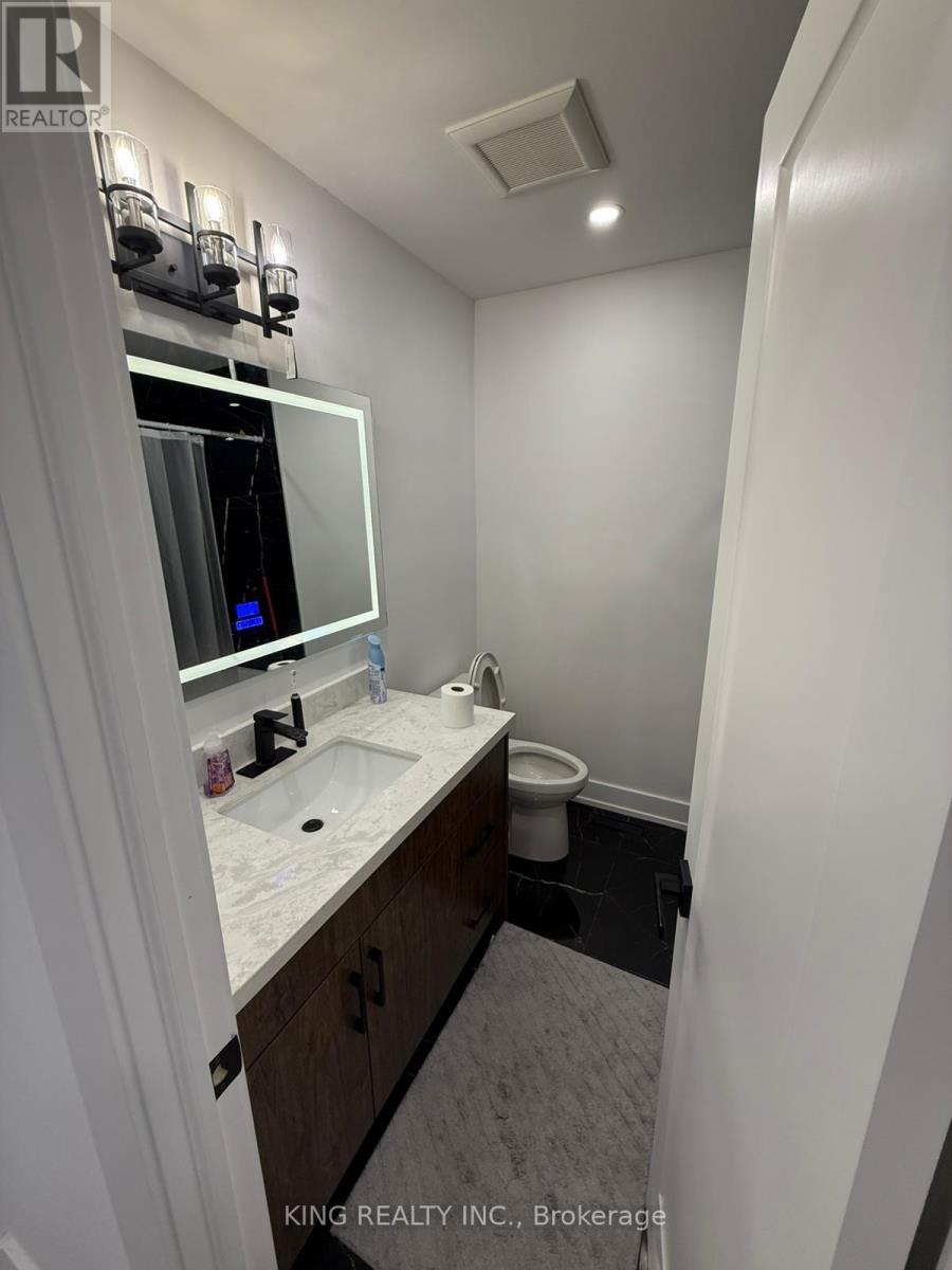 650 Mountview Place, Newmarket, Ontario  L3Y 3P7 - Photo 7 - N12136069