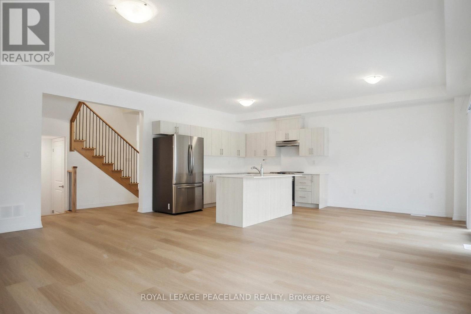 3 Harvest Crescent, Barrie, Ontario  L9J 0T3 - Photo 10 - S12136074