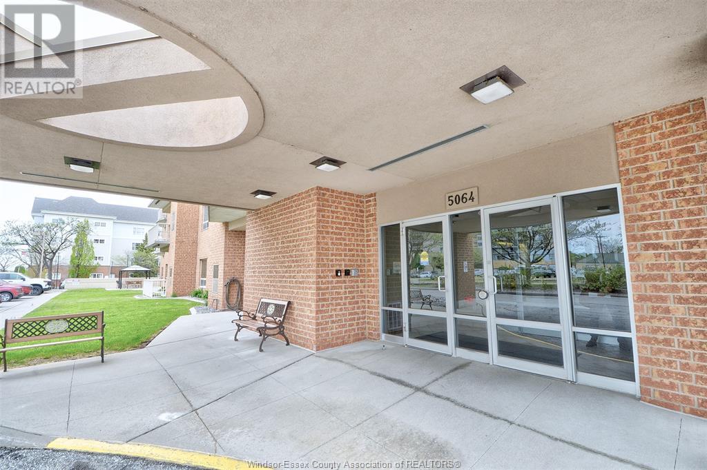 Property at 5064 WYANDOTTE STREET East Unit# 605 image 4