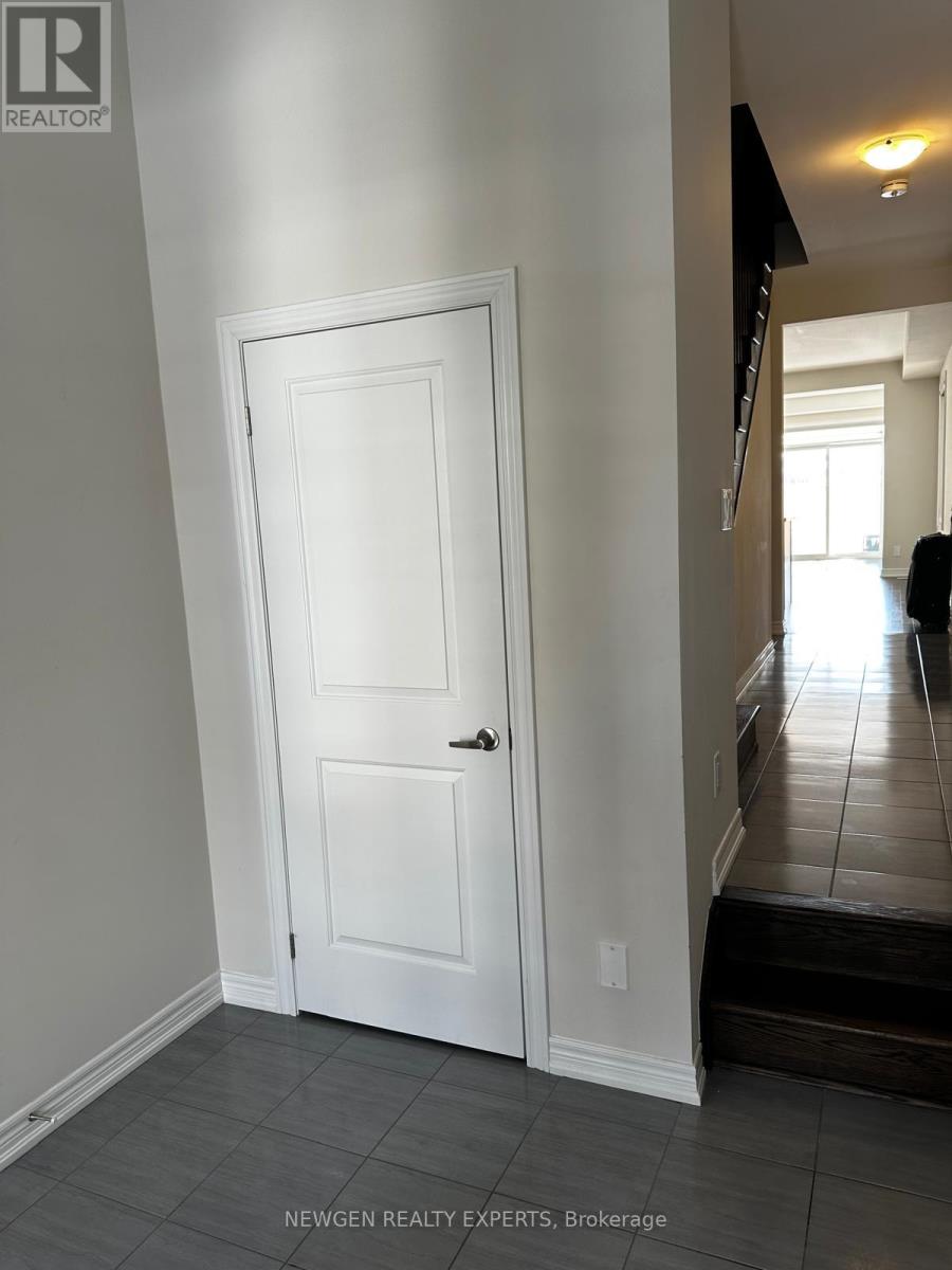 17 Stonehill Avenue, Kitchener, Ontario  N2R 0N9 - Photo 3 - X12136075