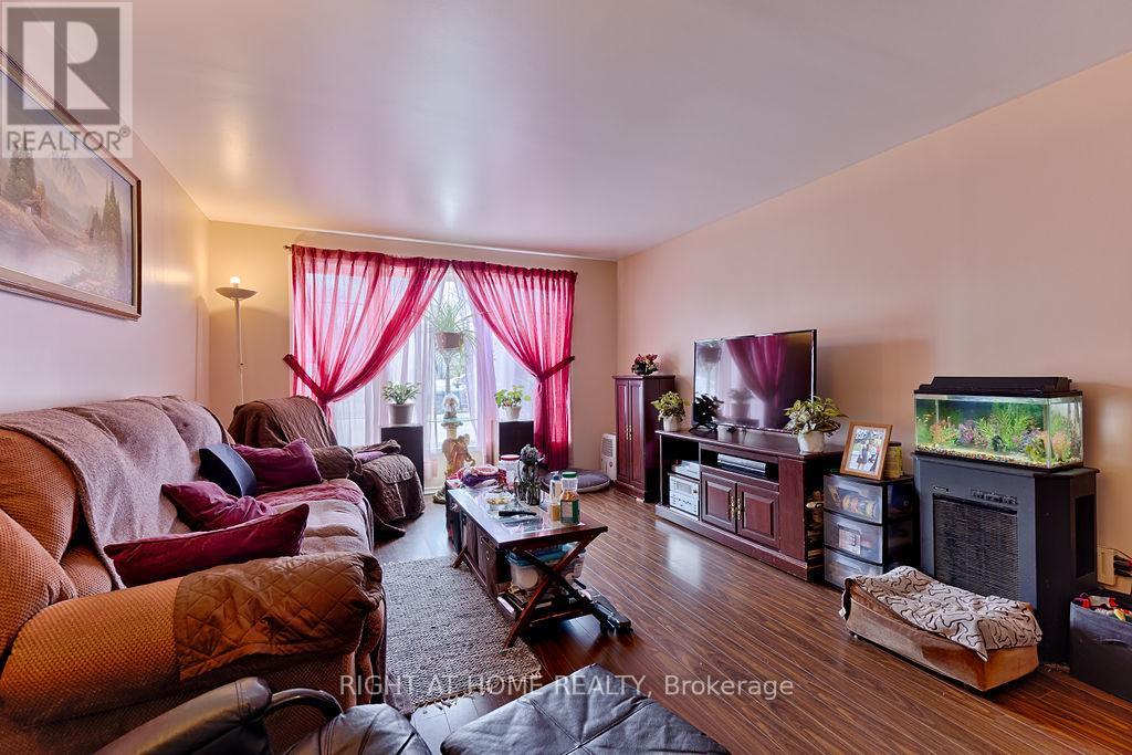 72 Kelly Street, Madawaska Valley, Ontario  K0J 1B0 - Photo 18 - X12109853