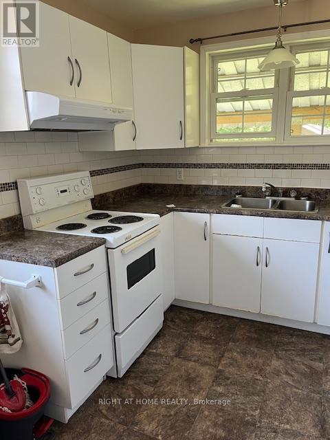 72 Kelly Street, Madawaska Valley, Ontario  K0J 1B0 - Photo 12 - X12109853