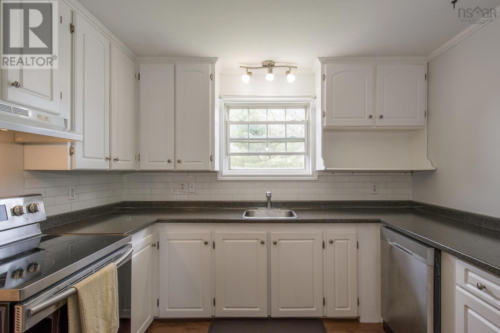 985 Kenwood Avenue, Greenwood, Nova Scotia  B0P 1N0 - Photo 6 - 202510124