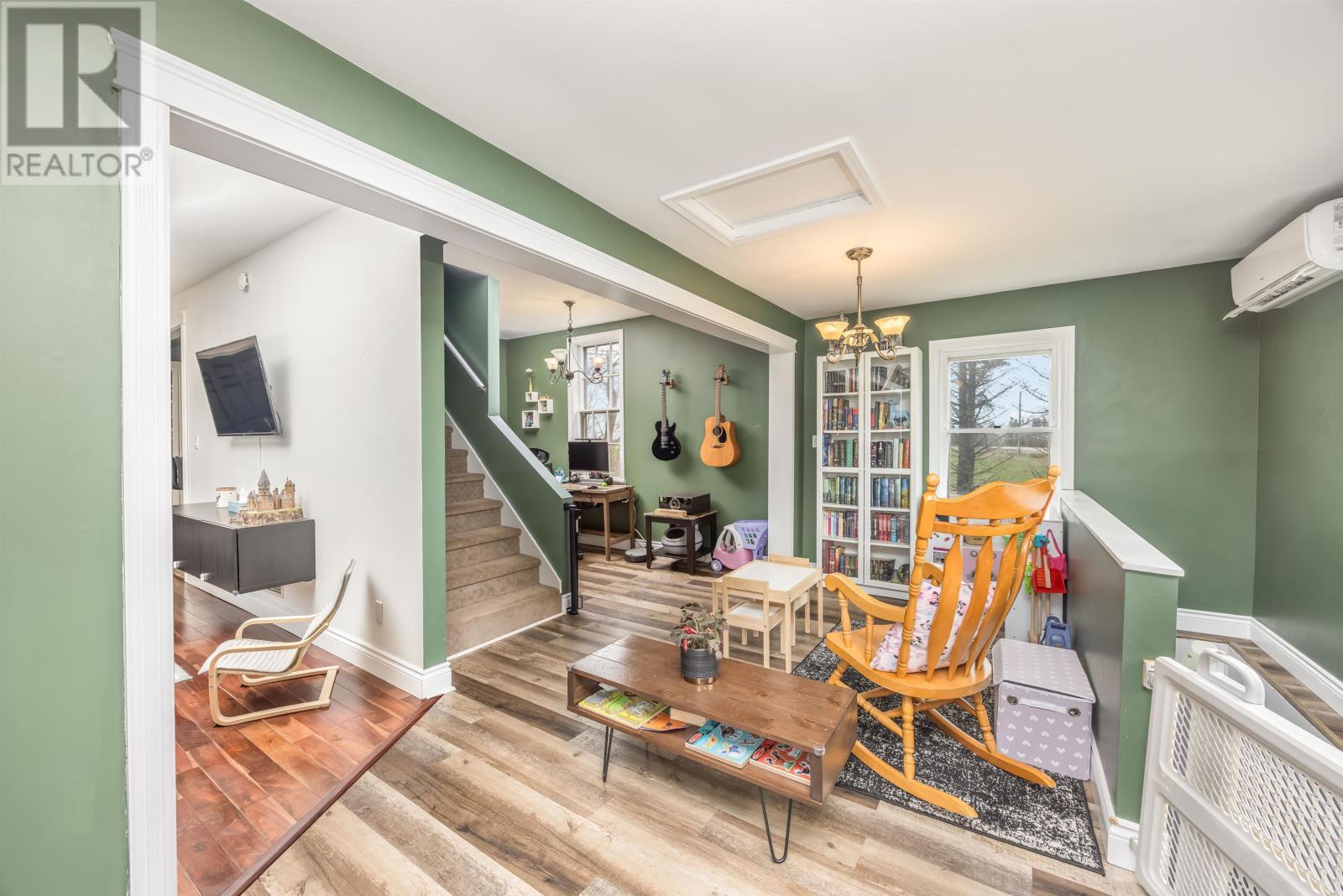 Property at 652 Meadowbank Road image 4