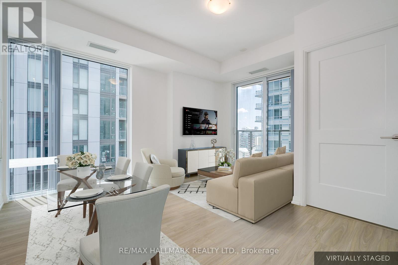 <div class="slider-price">$668,000</div><p>2905 - 8 Widmer Street, Toronto, Ontario</p>