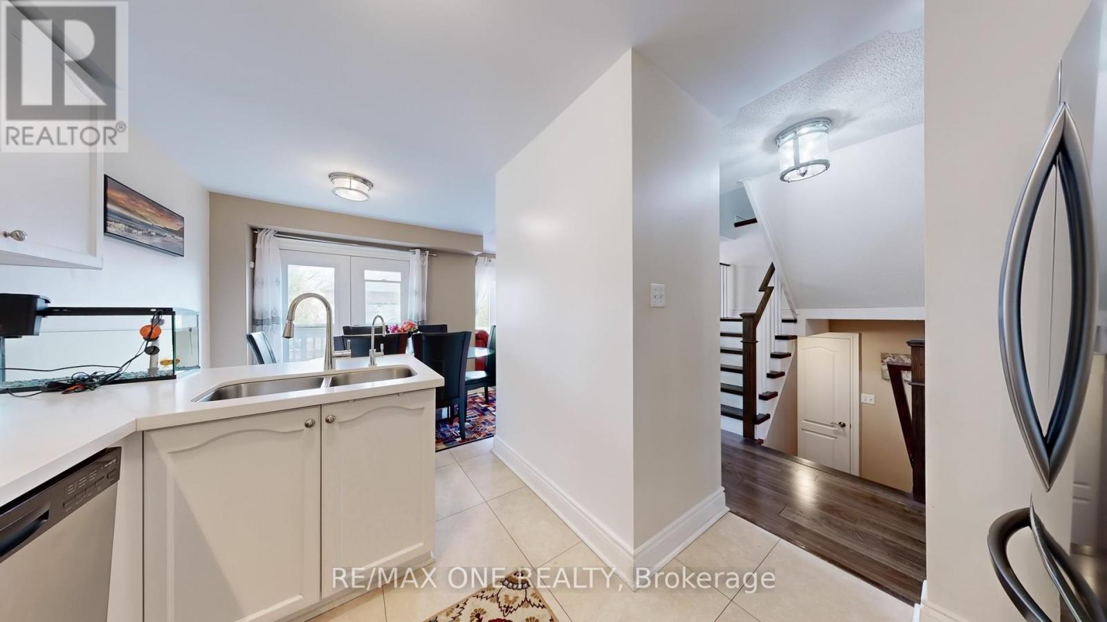 7 Laurendale Avenue, Georgina, Ontario  L4P 4A8 - Photo 17 - N12136092
