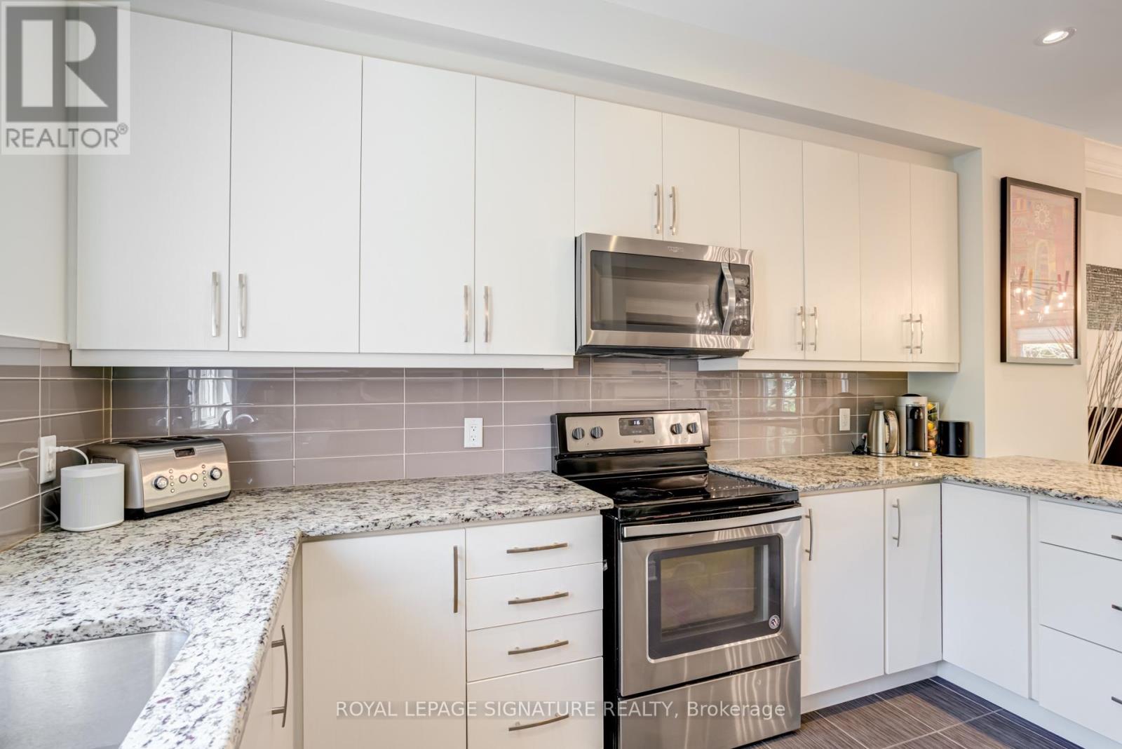 1223 Azinger Lane, Mississauga, Ontario  L5E 0A7 - Photo 10 - W12136083