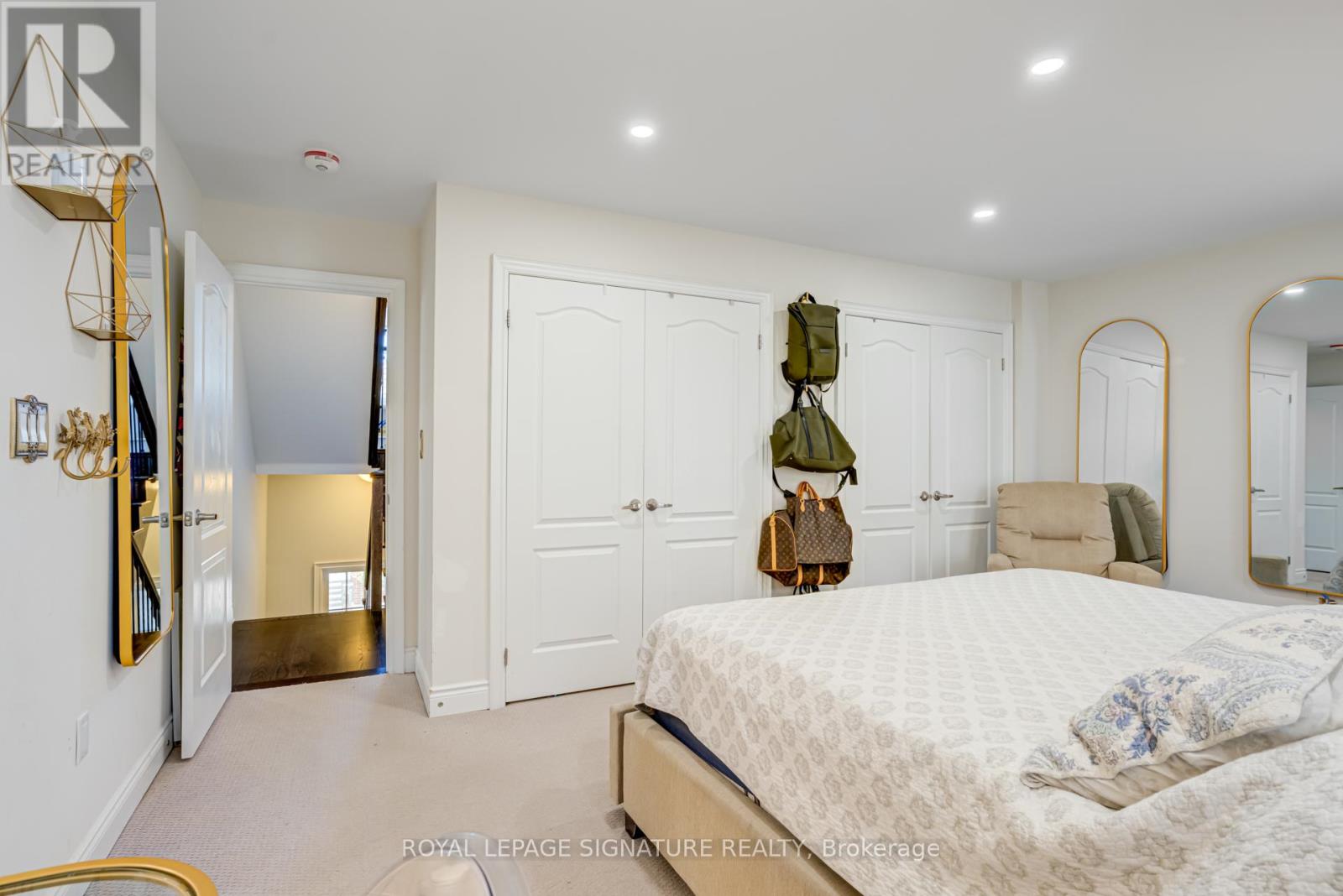 1223 Azinger Lane, Mississauga, Ontario  L5E 0A7 - Photo 12 - W12136083