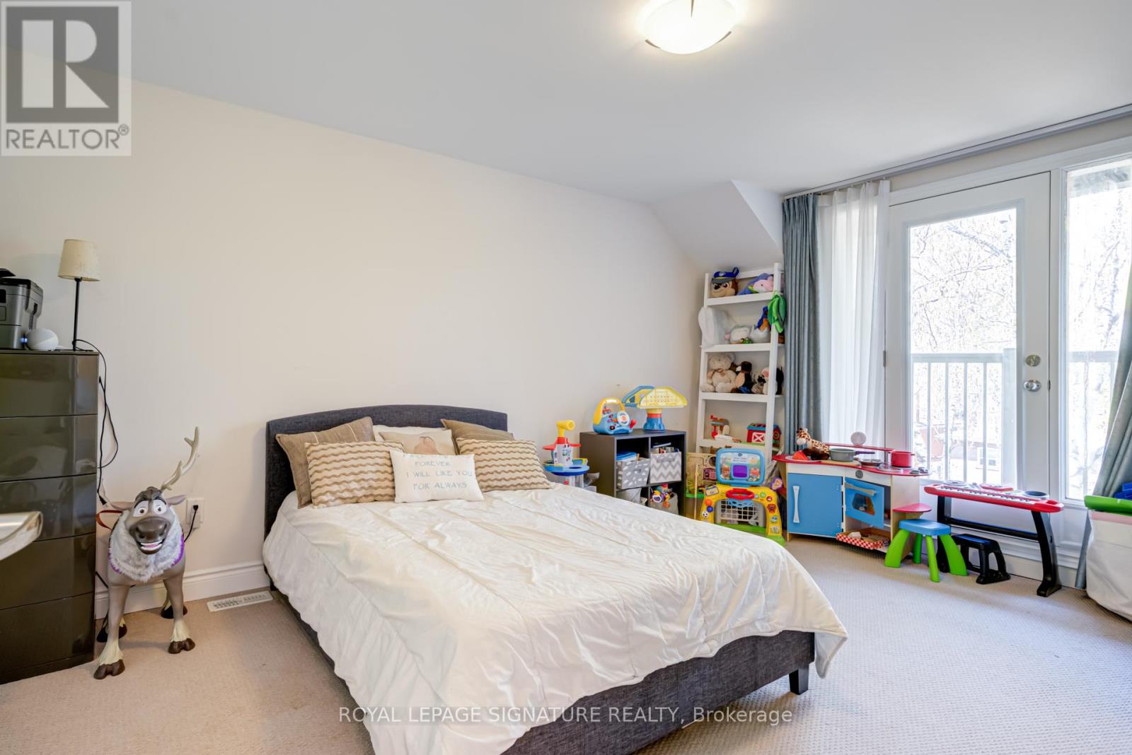1223 Azinger Lane, Mississauga, Ontario  L5E 0A7 - Photo 17 - W12136083