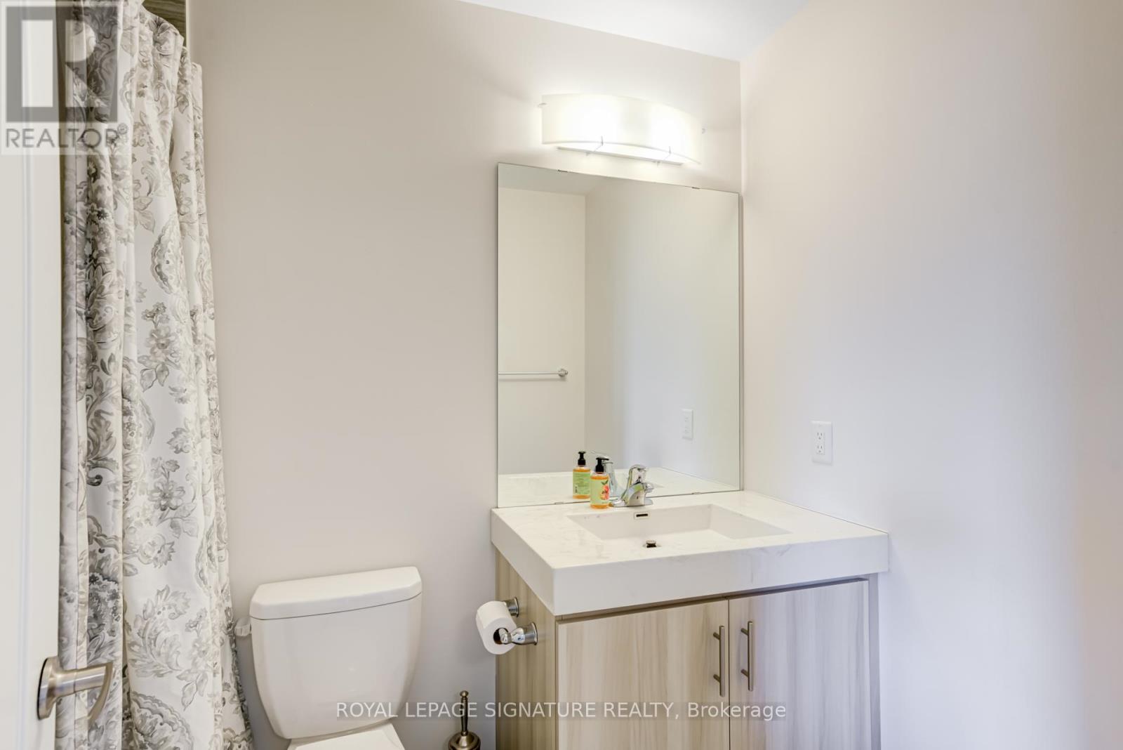 1223 Azinger Lane, Mississauga, Ontario  L5E 0A7 - Photo 18 - W12136083
