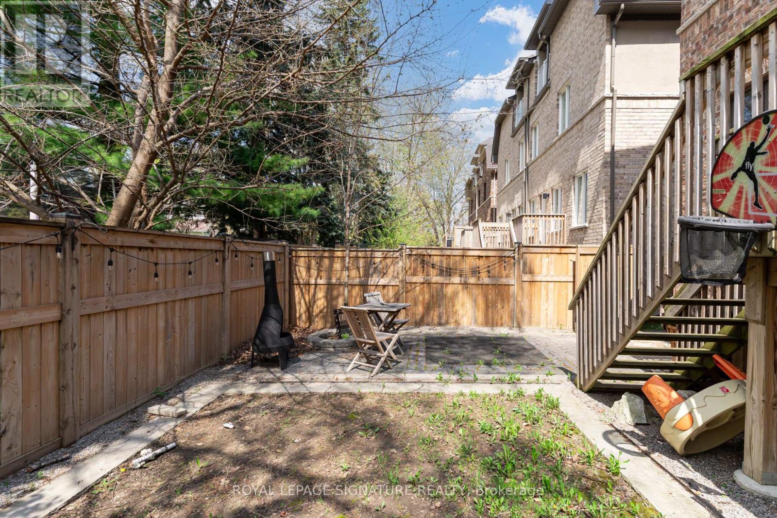 1223 Azinger Lane, Mississauga, Ontario  L5E 0A7 - Photo 22 - W12136083