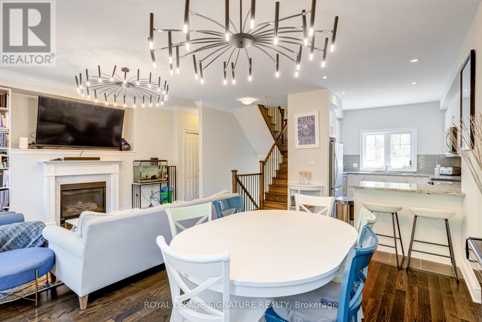1223 Azinger Lane, Mississauga, Ontario  L5E 0A7 - Photo 6 - W12136083