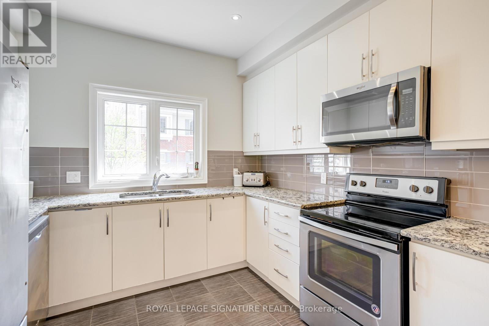 1223 Azinger Lane, Mississauga, Ontario  L5E 0A7 - Photo 8 - W12136083