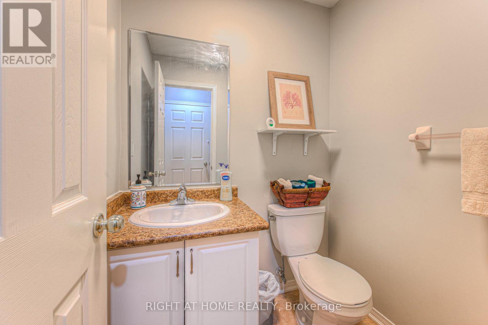 131 Lavery Heights, Milton, Ontario  L9T 0V4 - Photo 10 - W12136112