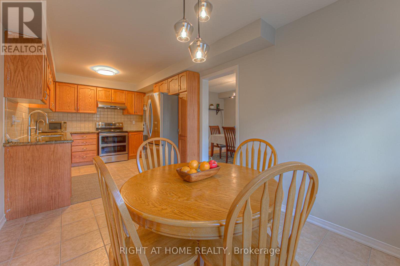 131 Lavery Heights, Milton, Ontario  L9T 0V4 - Photo 18 - W12136112