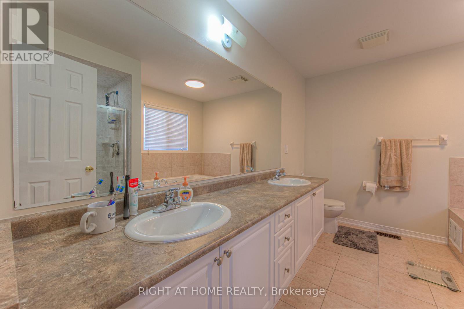 131 Lavery Heights, Milton, Ontario  L9T 0V4 - Photo 23 - W12136112