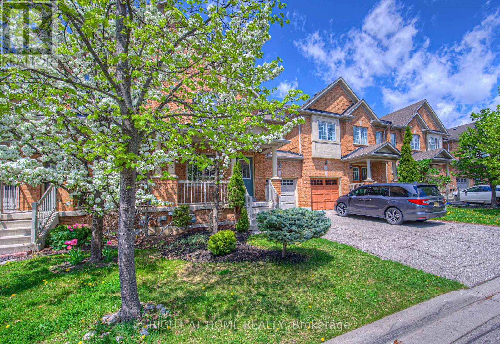 131 Lavery Heights, Milton, Ontario  L9T 0V4 - Photo 3 - W12136112